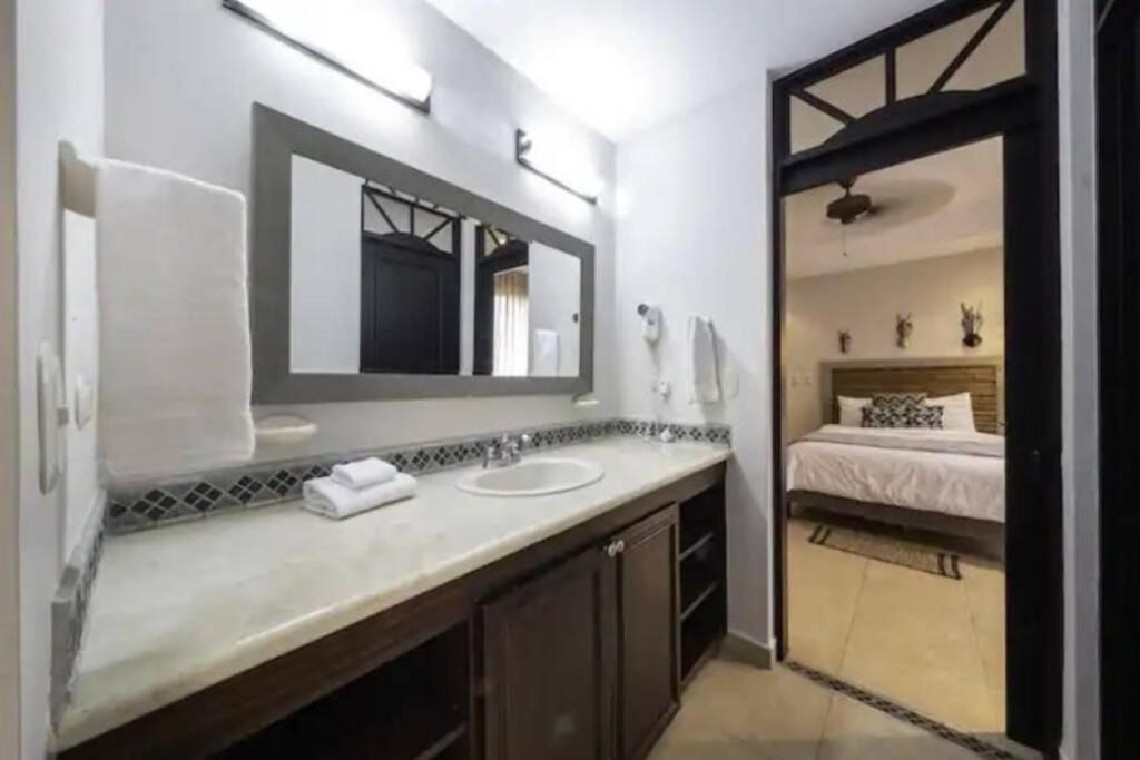 777J Beachfront Luxury Condo 3 BR/2.5BA Near SJO - Jaco Beach view 5