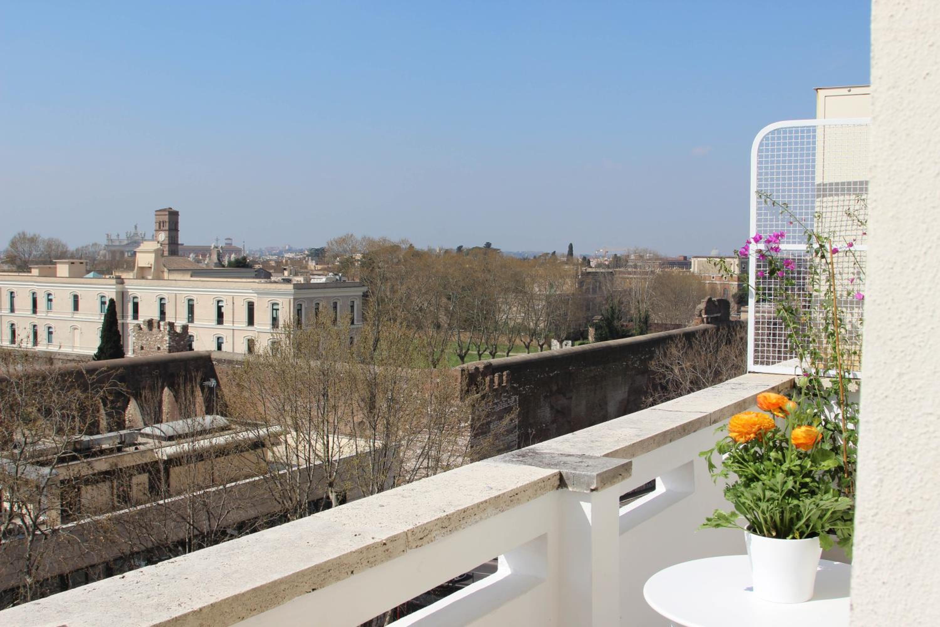 Windows on Rome en Rome — balance & terrace