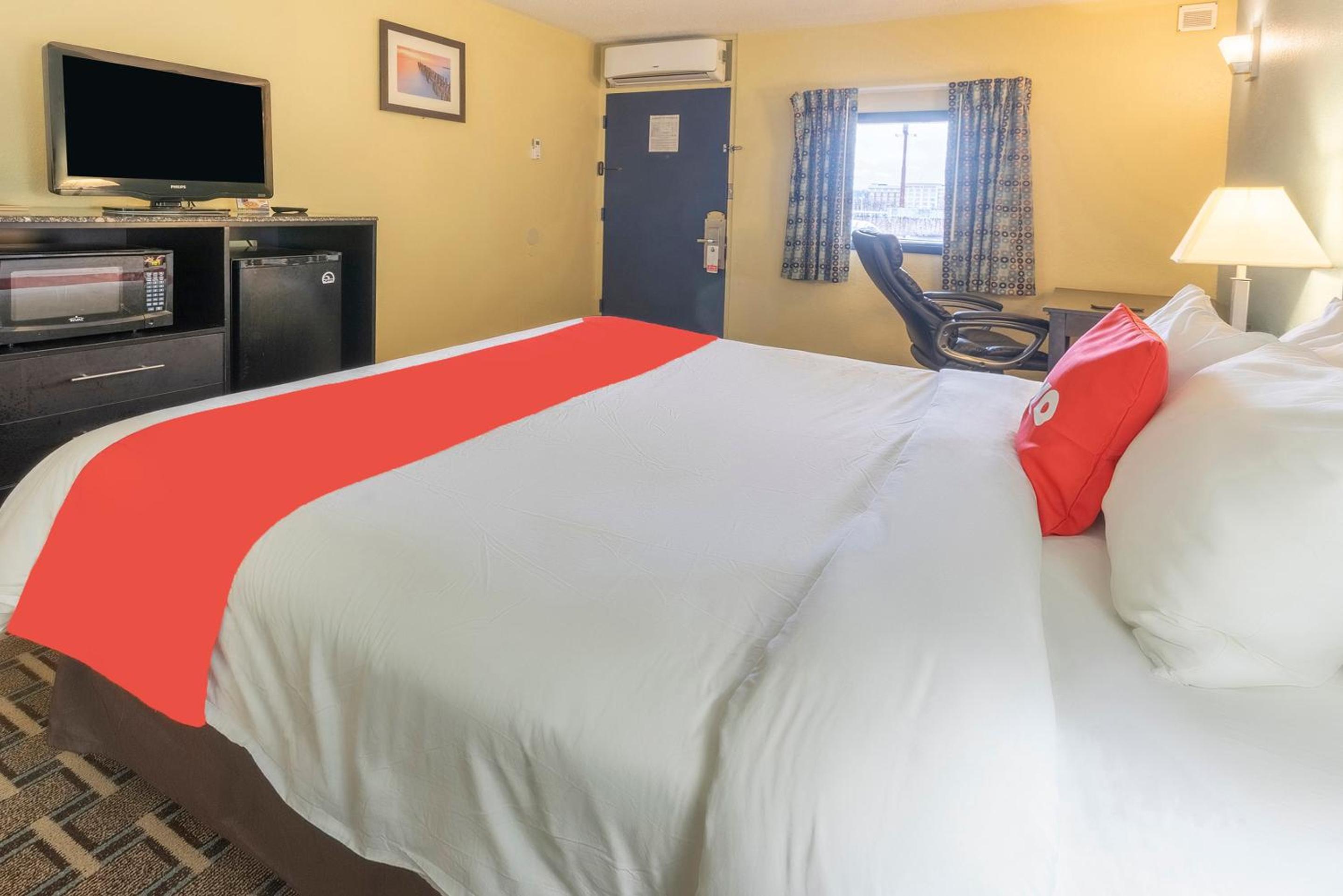 OYO Hotel Knoxville TN Cedar Bluff I-40