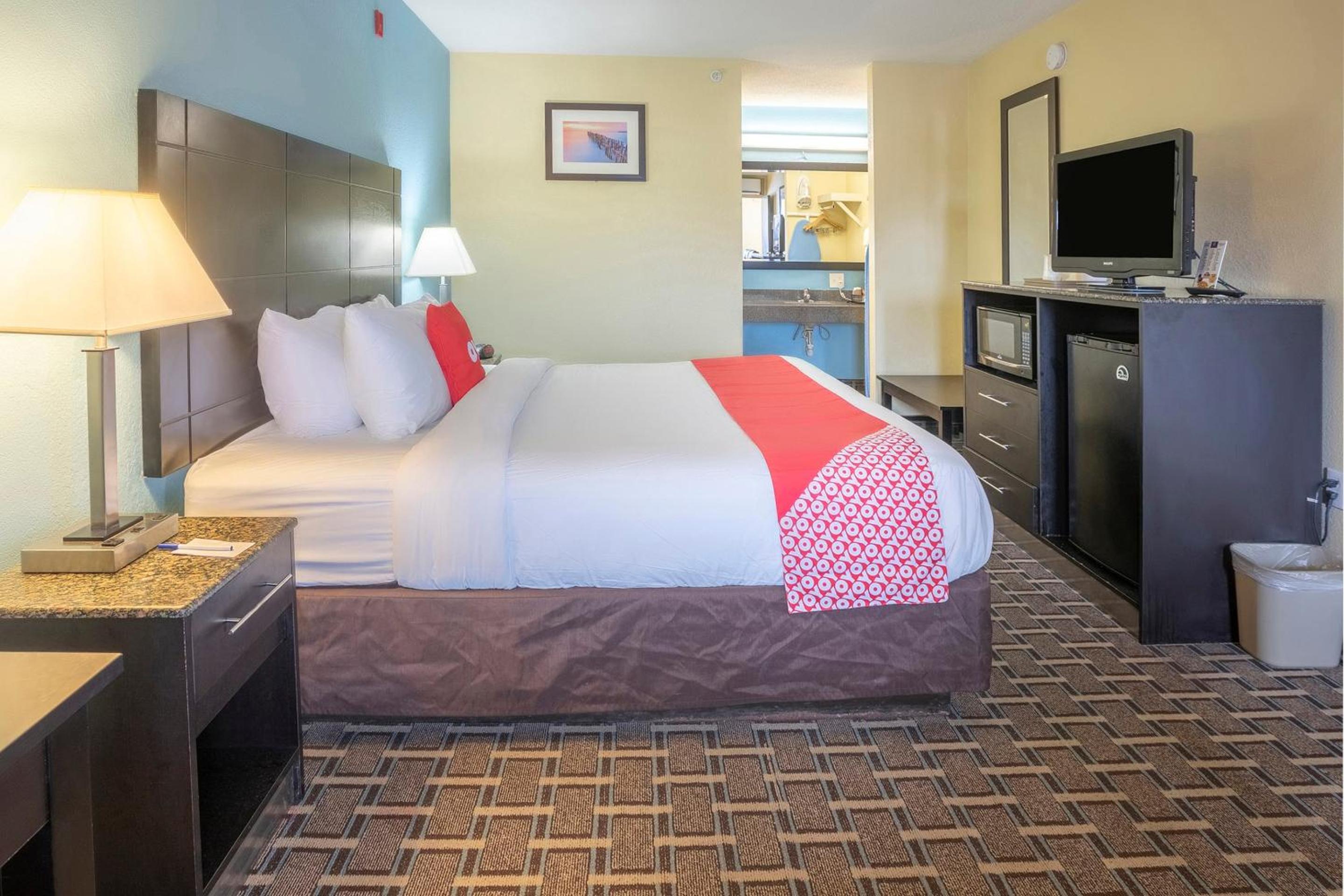 OYO Hotel Knoxville TN Cedar Bluff I-40