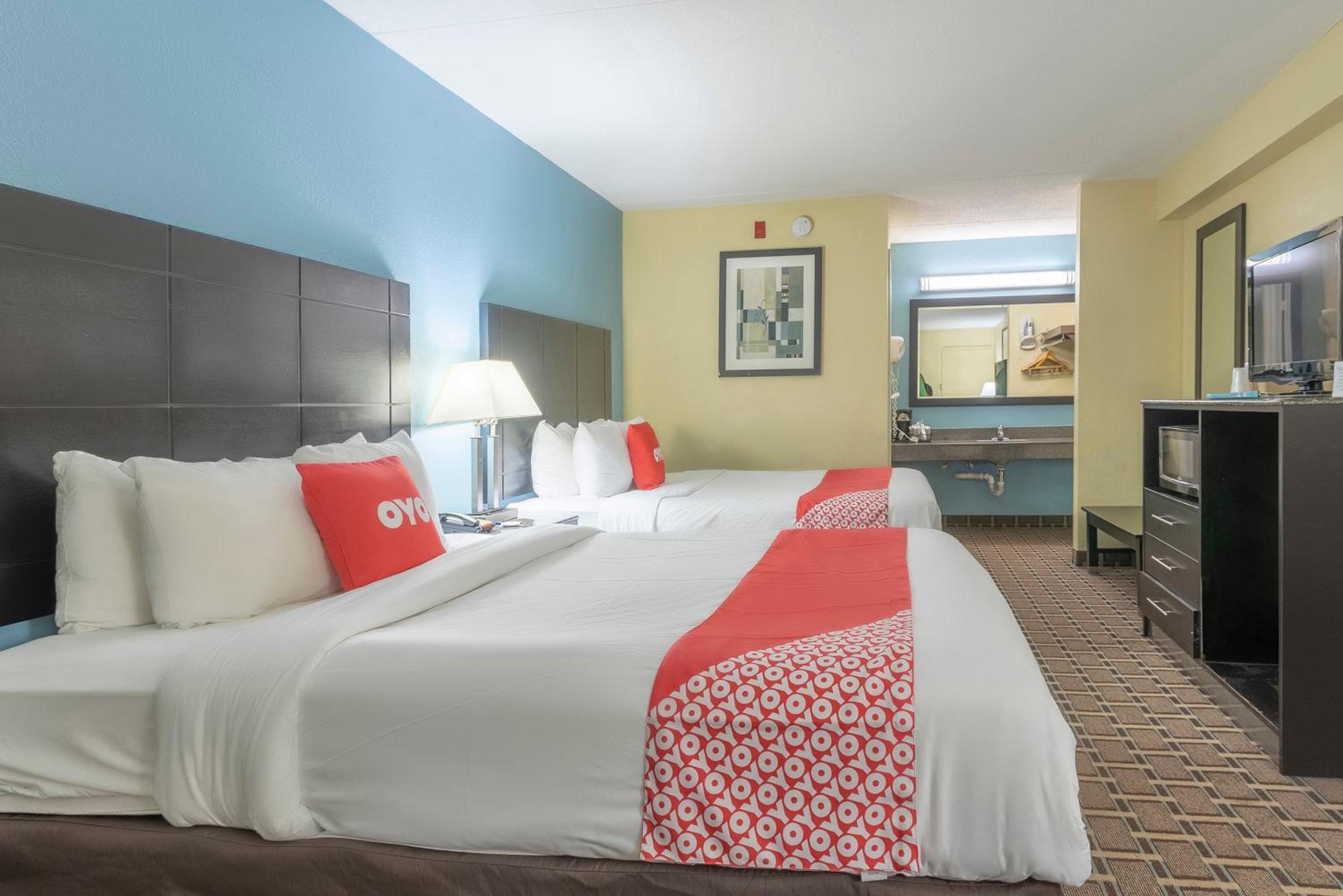 OYO Hotel Knoxville TN Cedar Bluff I-40