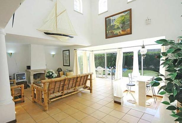 Charming Albufeira Villa Villa Gale Gwenda 3 Bedrooms Close To Beach view 3