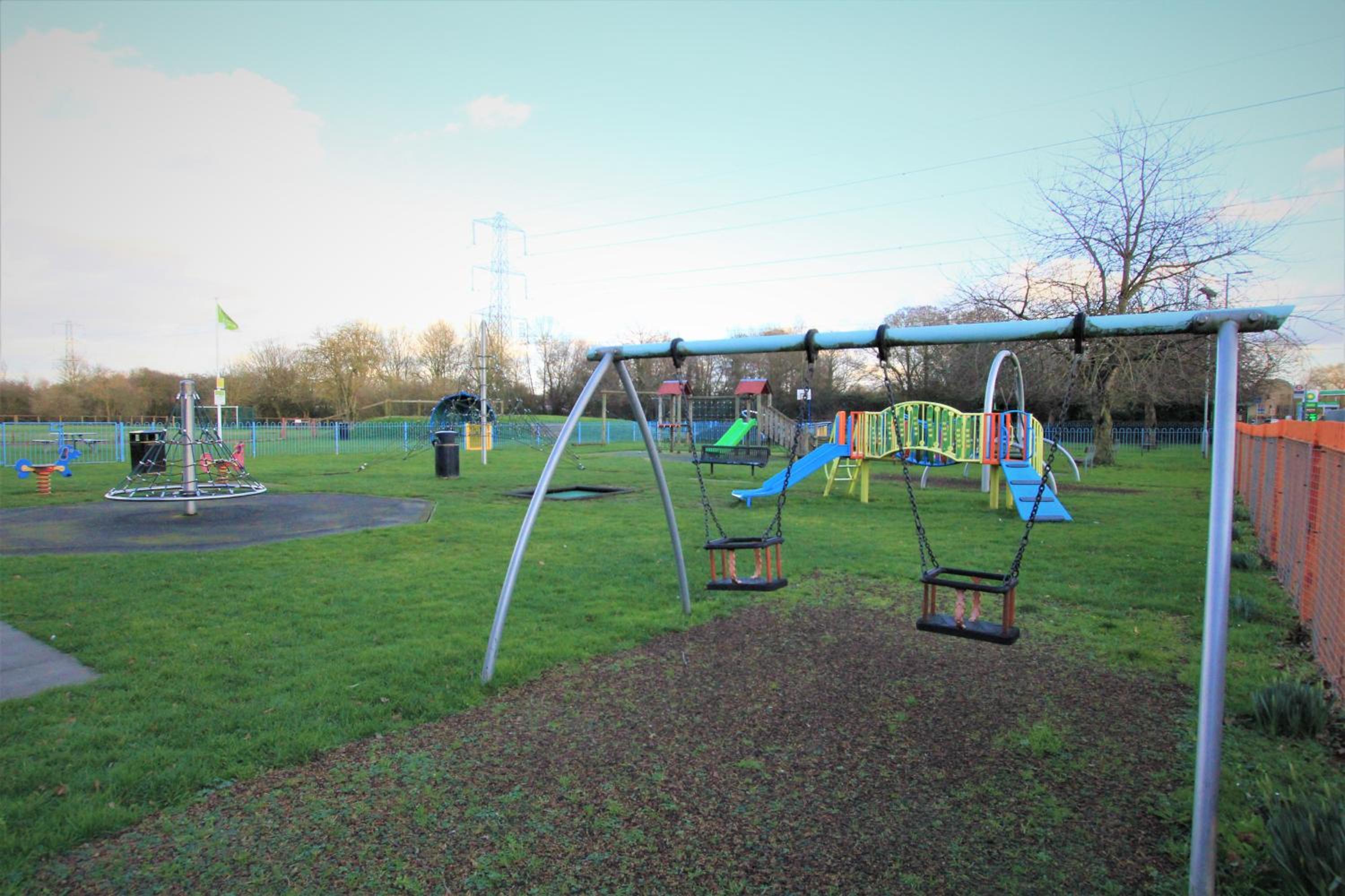 Crown Meadow - 4 Bedroom House - Heathrow - ExcellentStays view 2