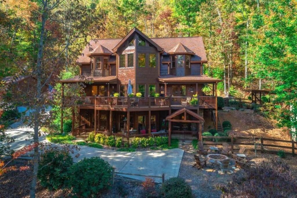 Secluded Cabin near Downtown Blue Ridge view 3