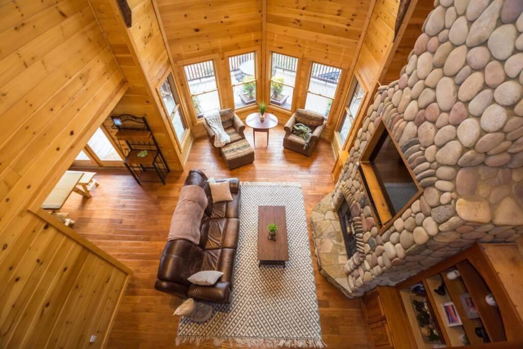 Secluded Cabin near Downtown Blue Ridge view 5