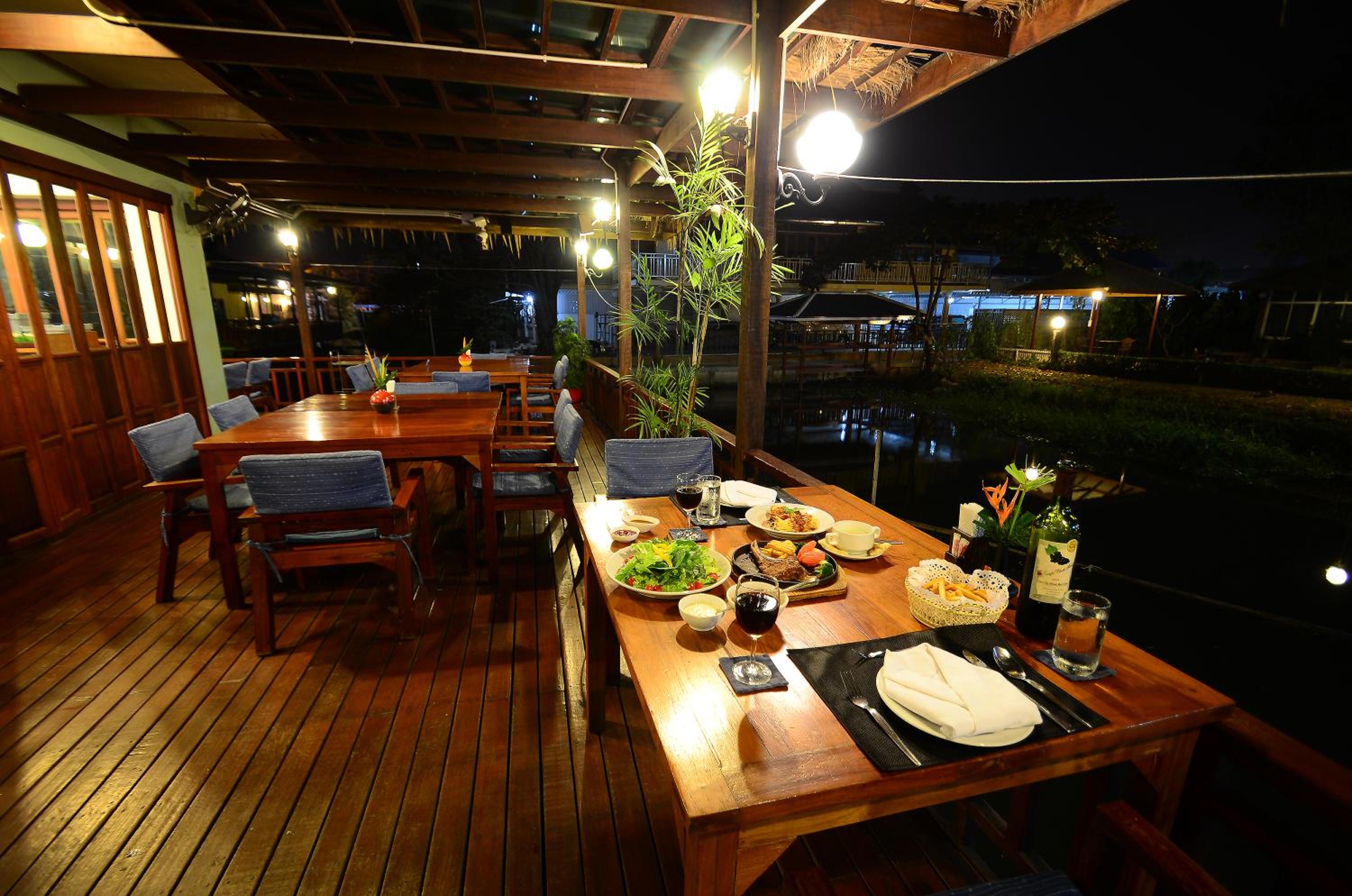 Maikaew Damnoen Resort