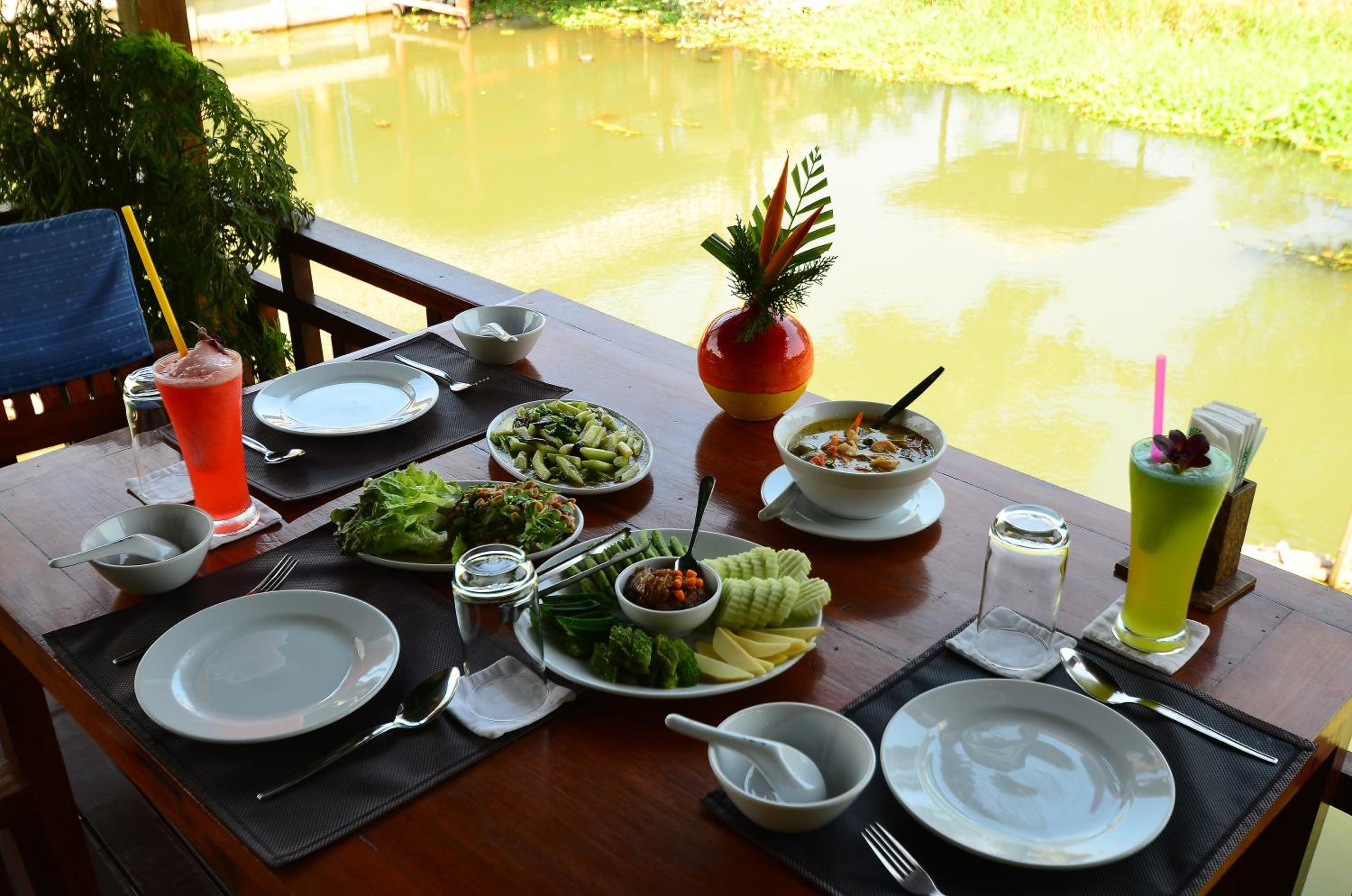 Maikaew Damnoen Resort