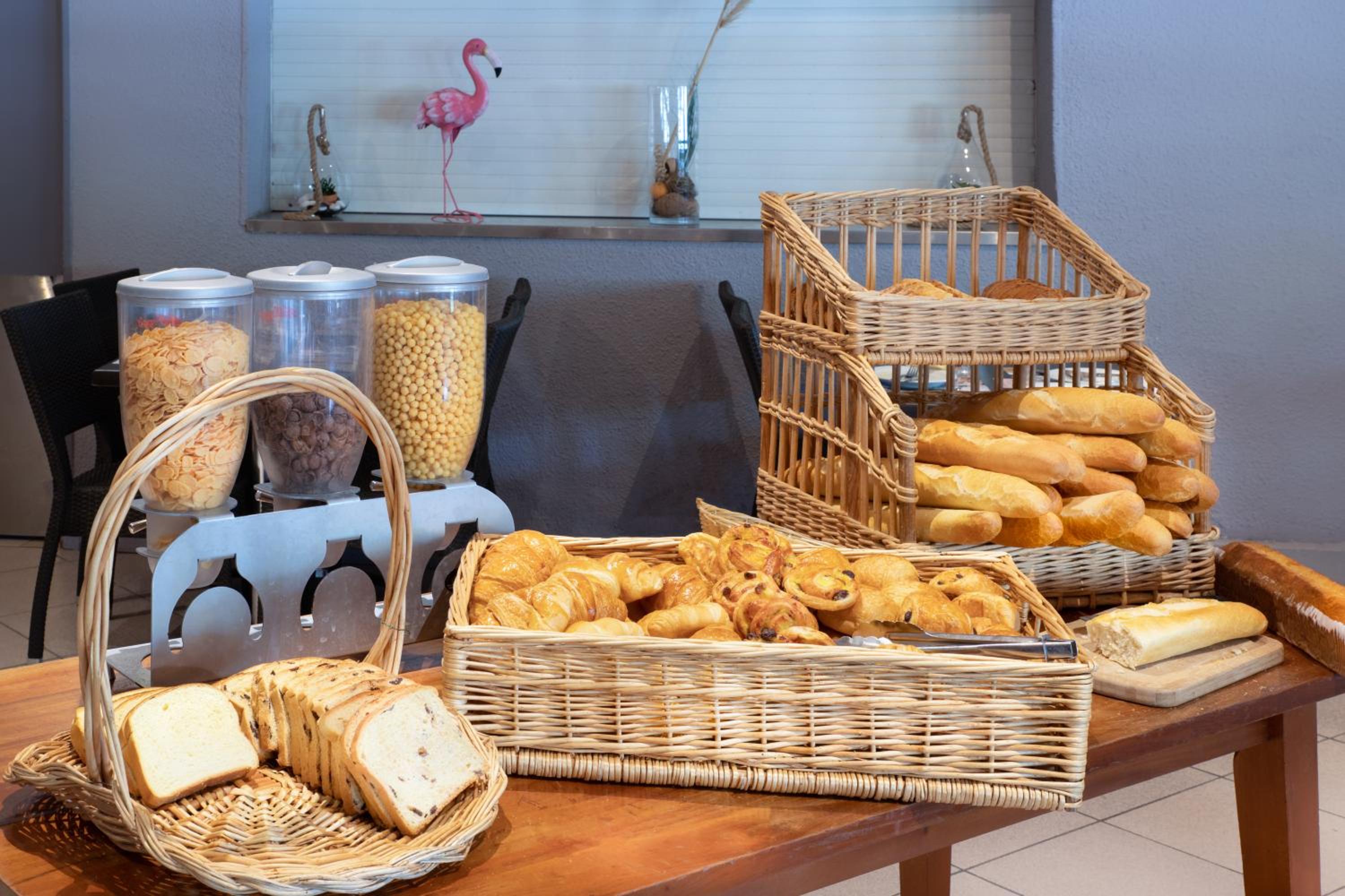 Arles Vacations - SOWELL HOTELS L'Olivier - Property Image 1