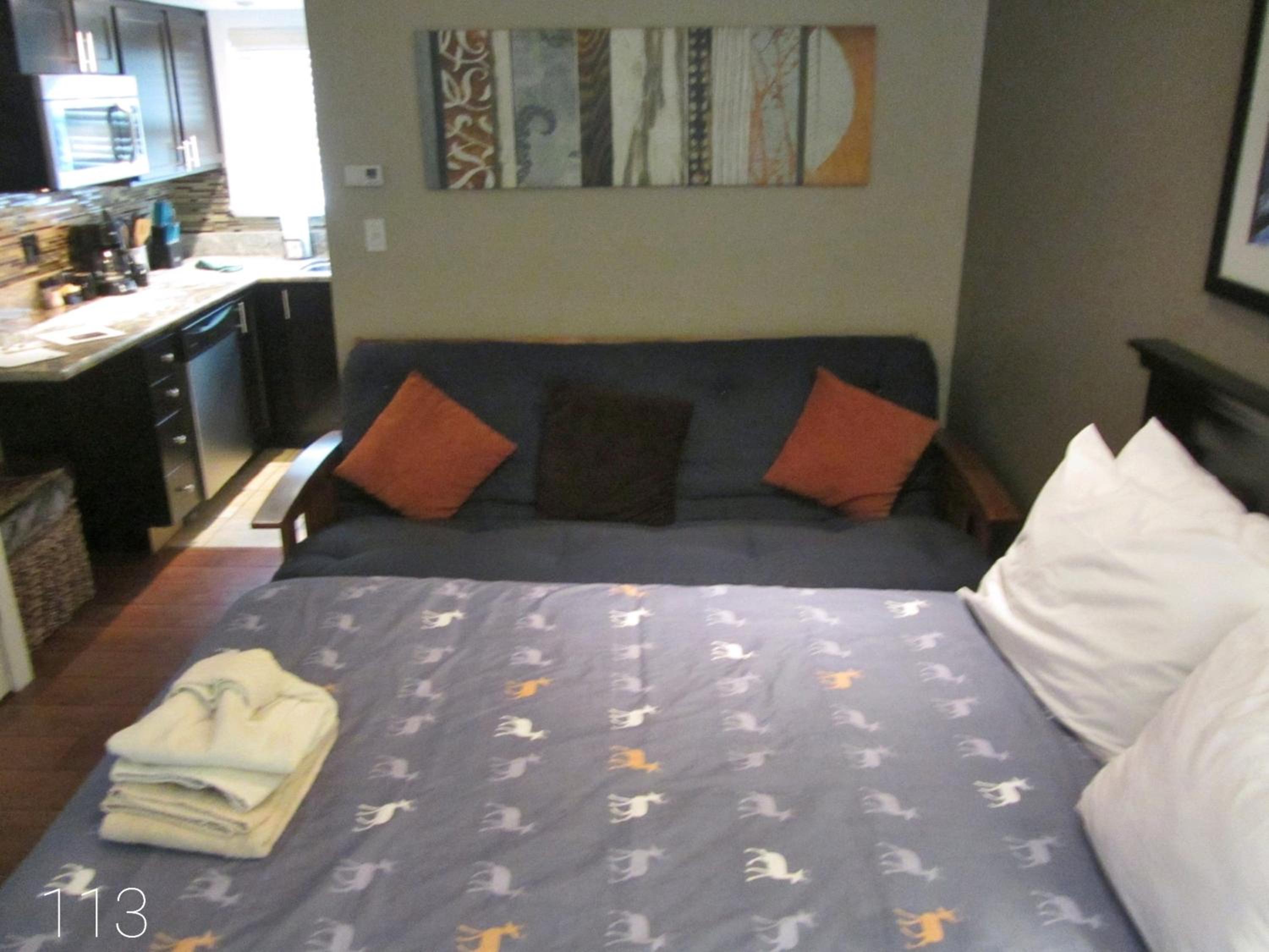 Gondola Lodge with 5-dollar Beach Voucher