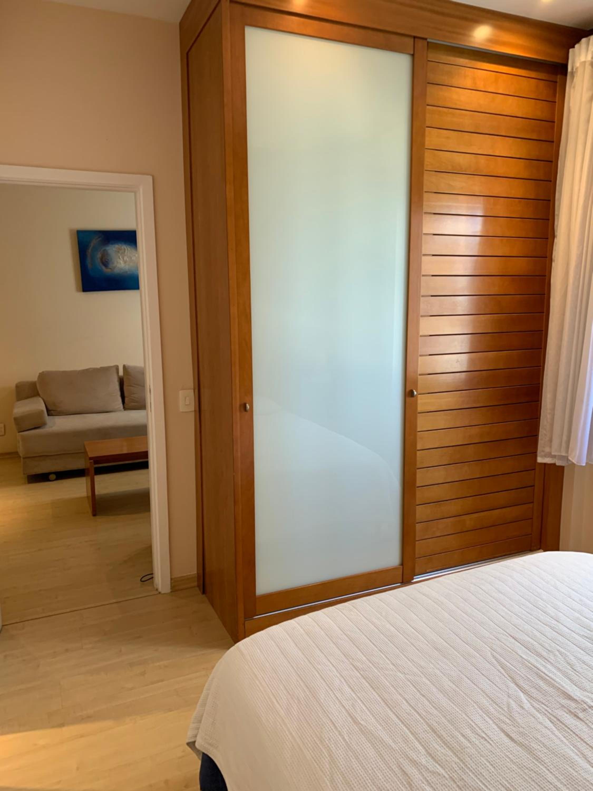 Residencial com serviços 45 metros decorado com sala, suíte e cozinha, vista parcial do mar, na quadra da praia de Copacabana photo 4