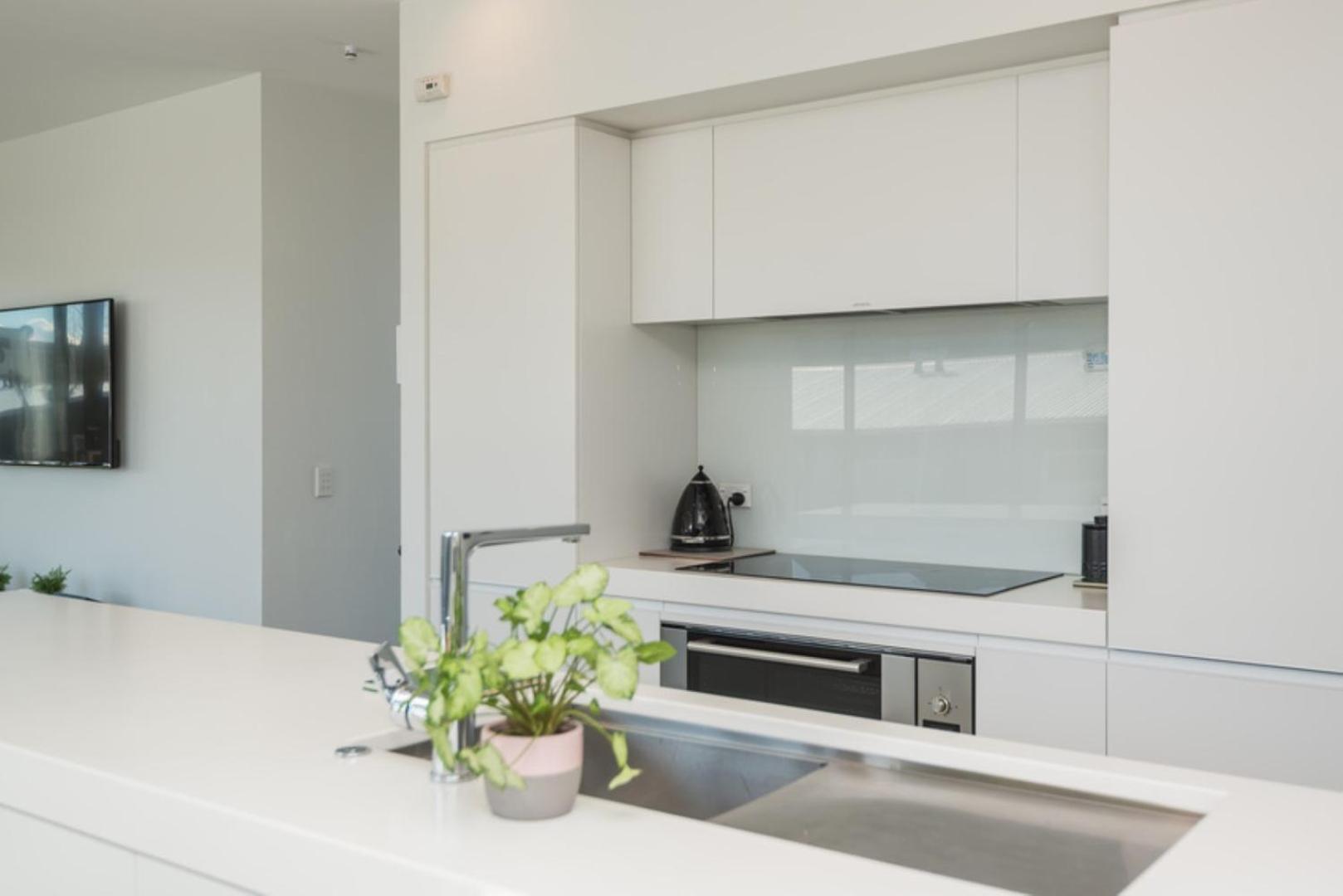 Kilmore Apartment - Christchurch Holiday Homes view 5