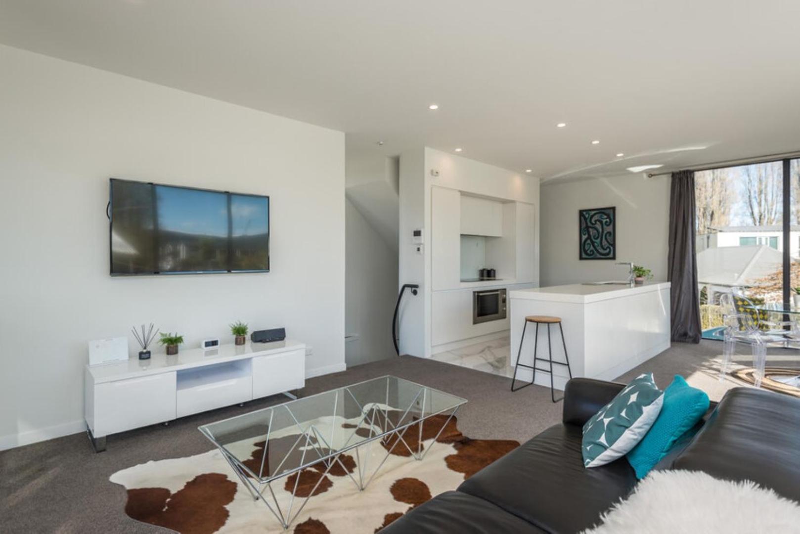 Kilmore Apartment - Christchurch Holiday Homes view 4