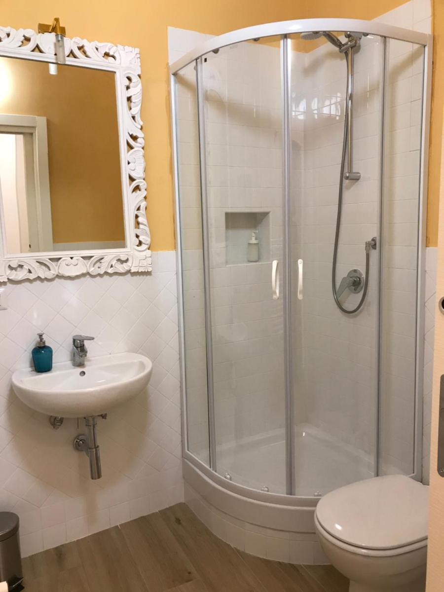 agorà singola con bagno privato adiacente