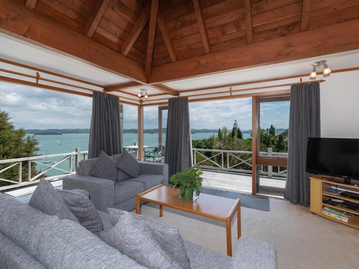 Te Maiki Escape - Russell Holiday Home view 3