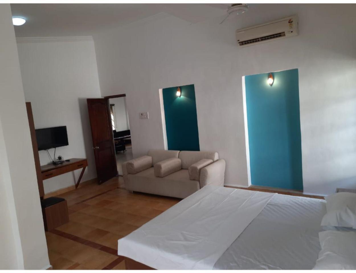Luxury 4BHK villa 2 mins walk to beach view 5