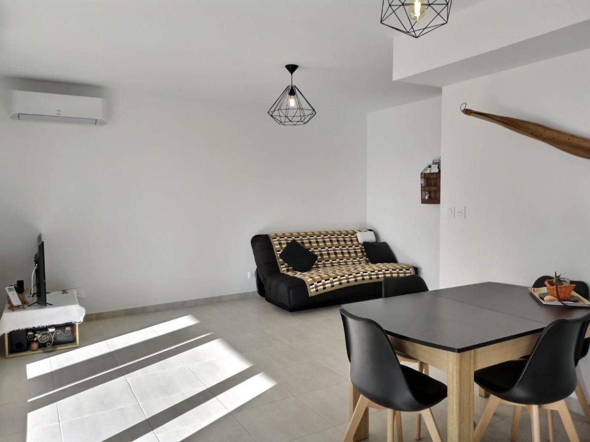 Appartement climatisé, moderne avec terrasses à 500m de la mer photo 3