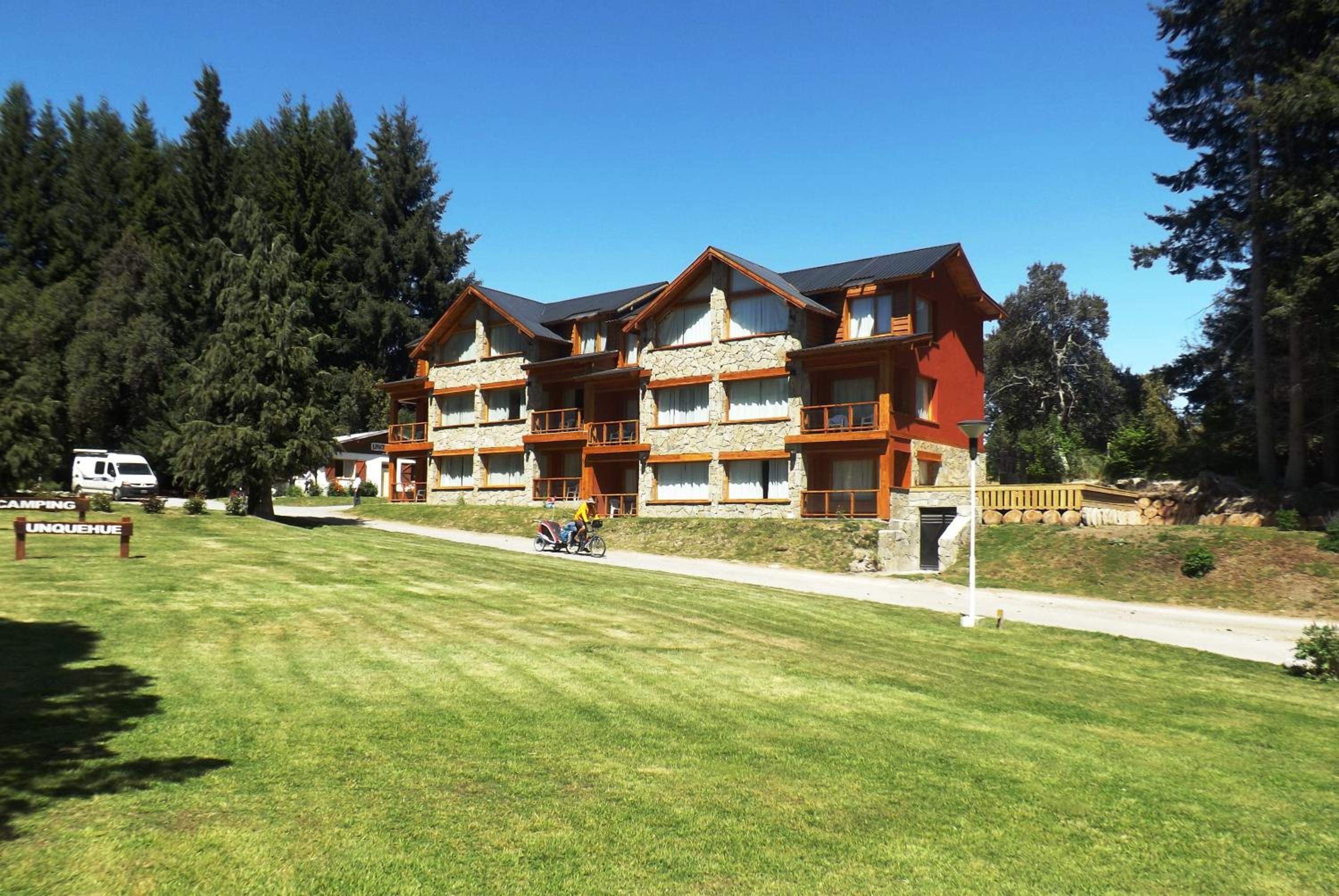 Hotel Unquehue Apartamentos Dormis - Image 1