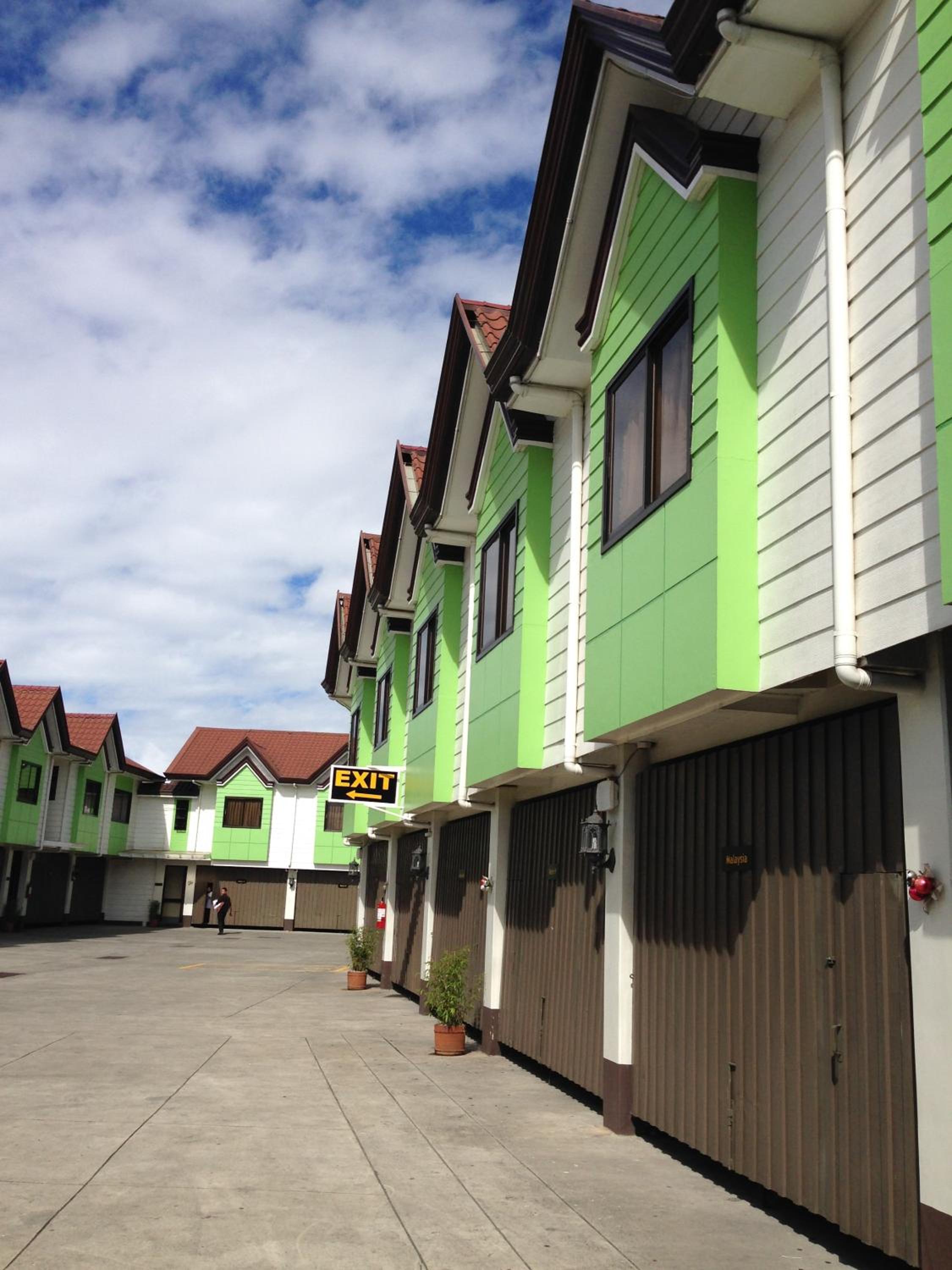 Hollywood Drive-In Hotel, Baguio - 16