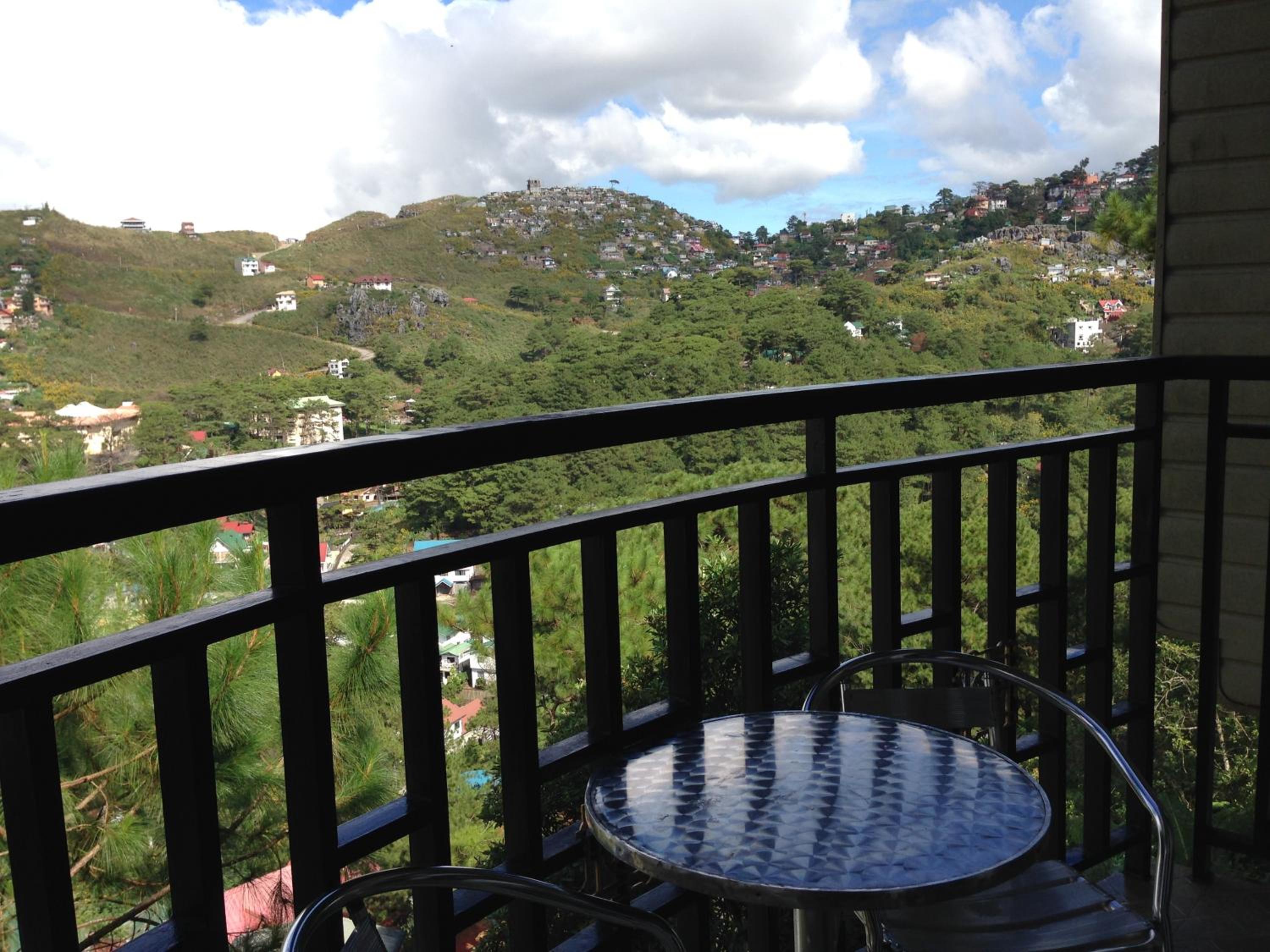 Hollywood Drive-In Hotel, Baguio - 9