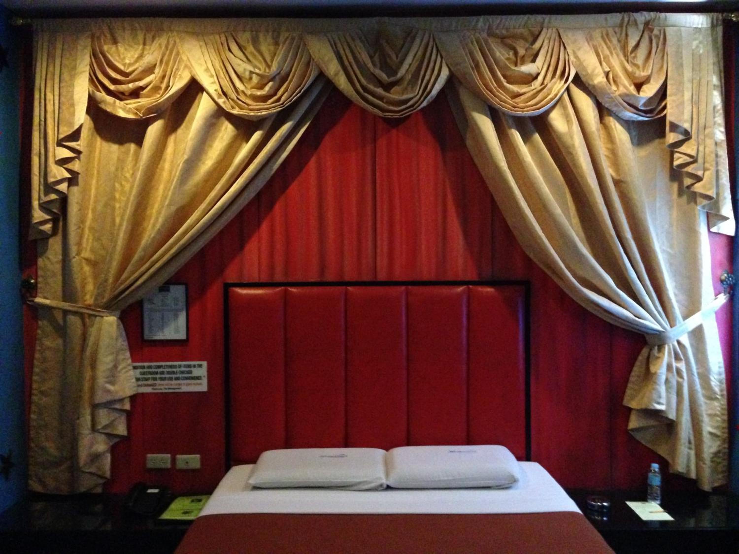 Hollywood Drive-In Hotel, Baguio - 17