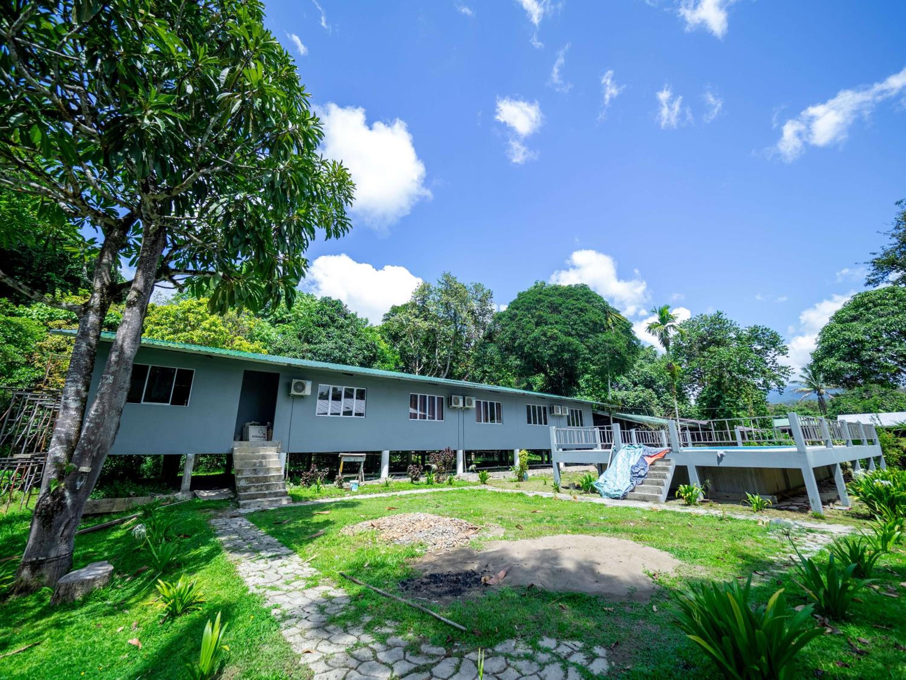 Mulu Benarat Lodge view 3