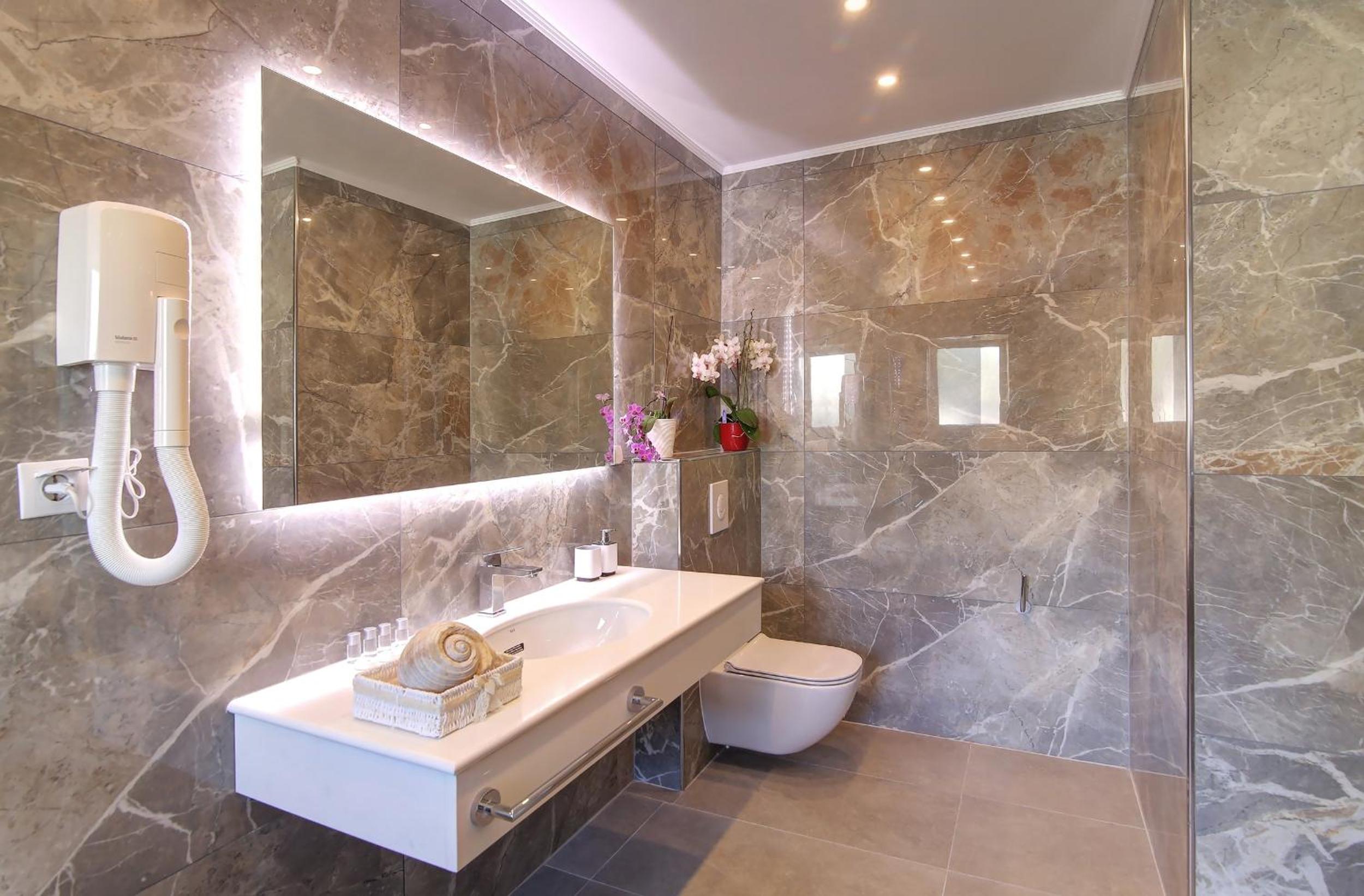 Villa Antea Apartments with Free Parking