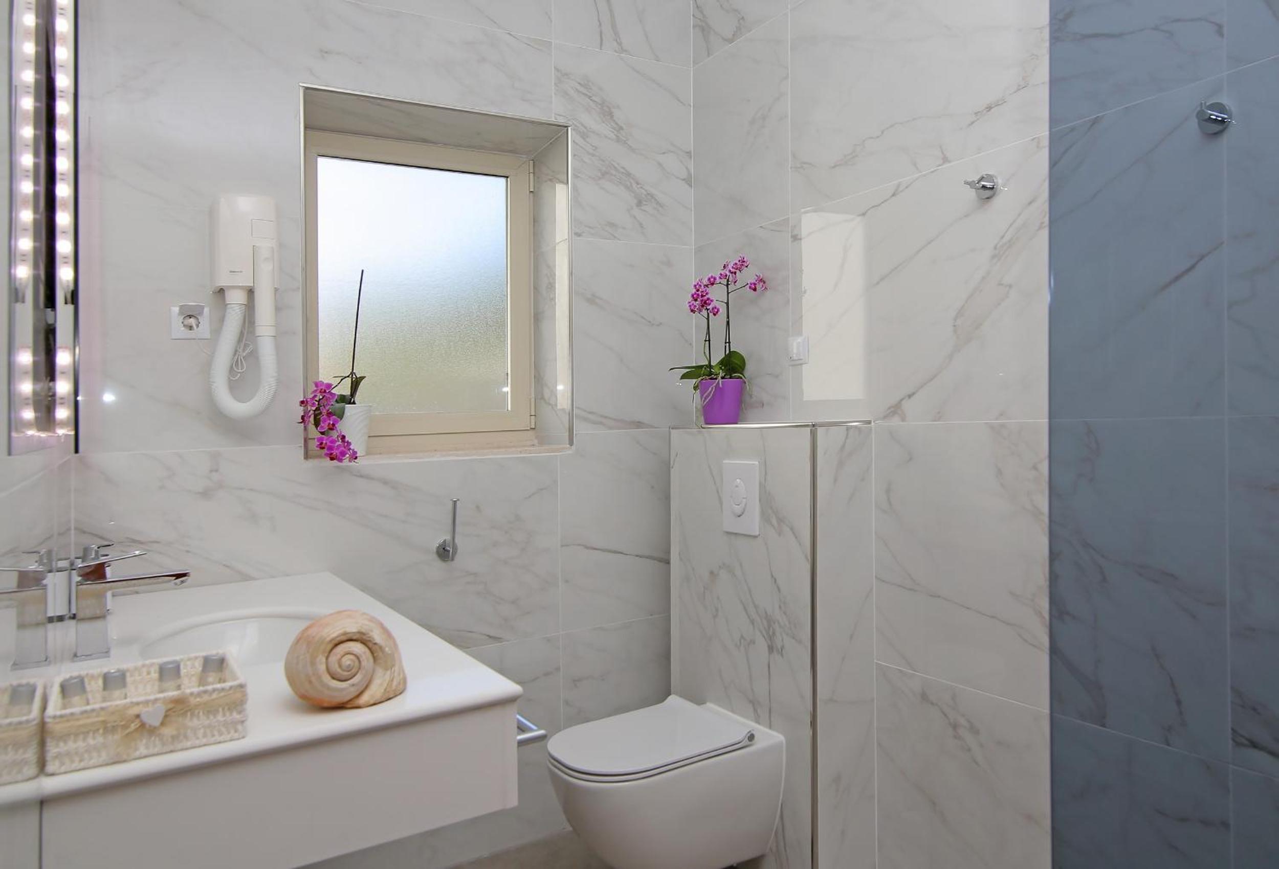 Villa Antea Apartments with Free Parking