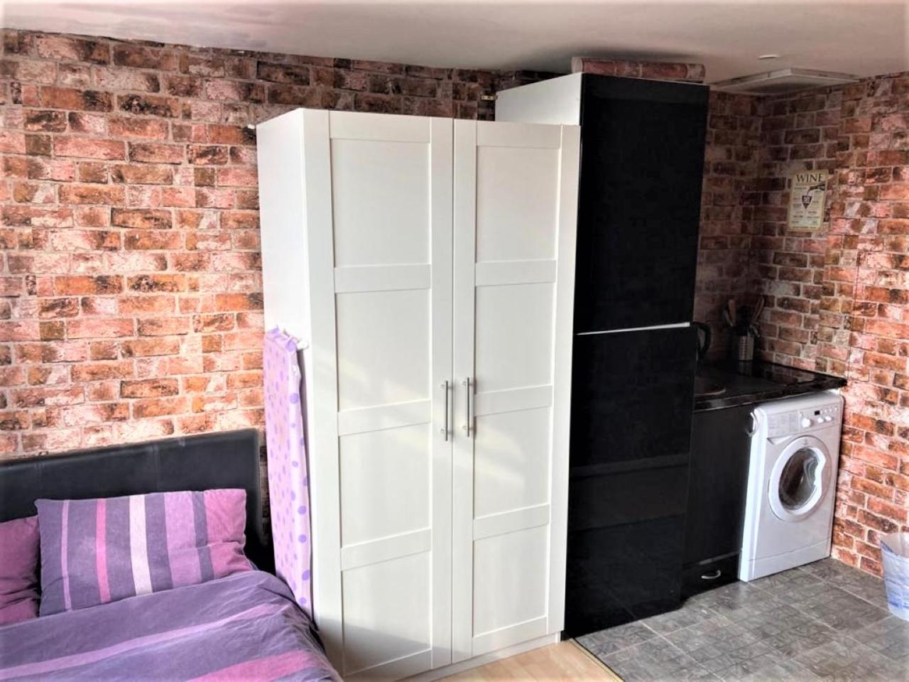 Studio flat in Paddington Central London Zone 1