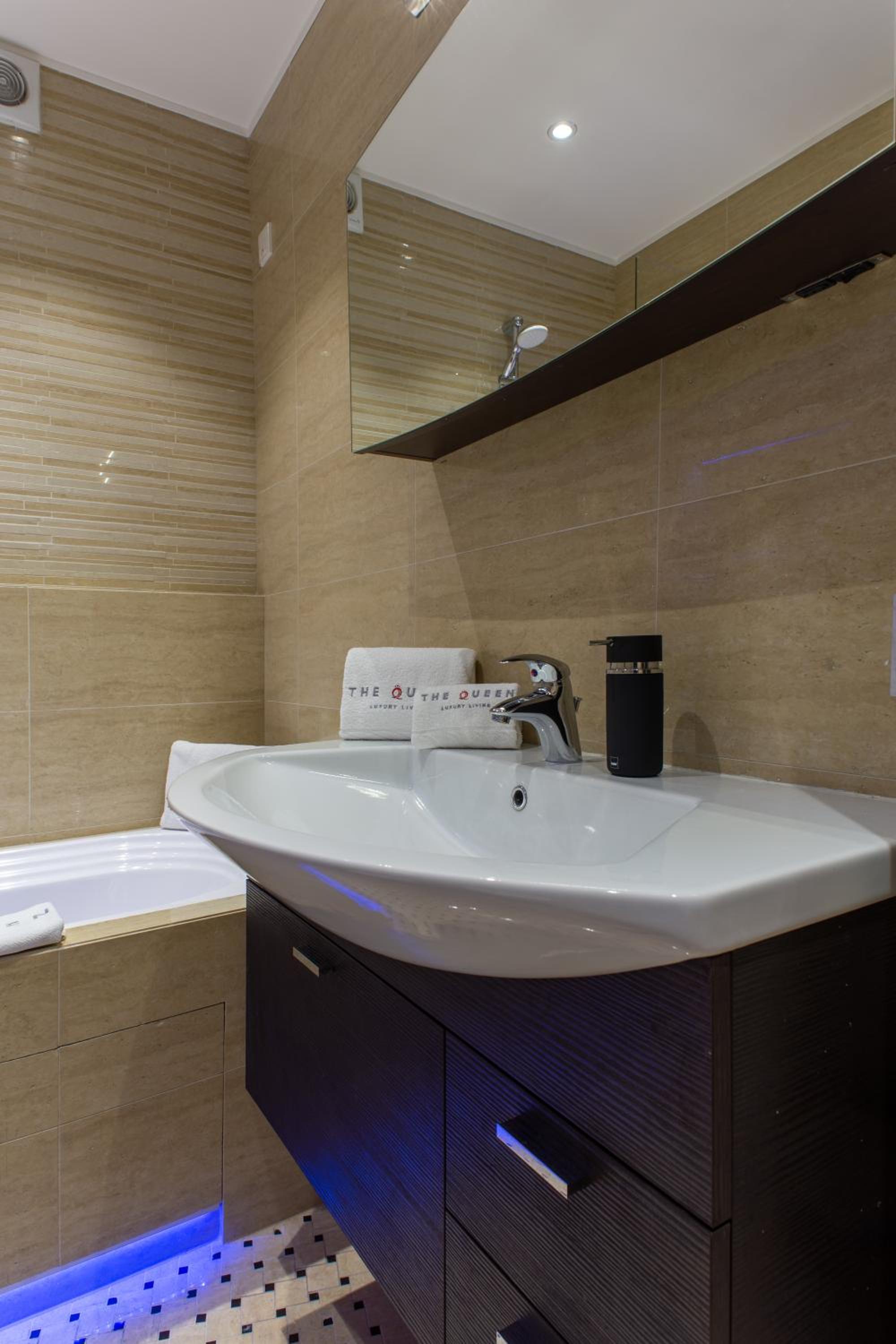 The Queen Luxury Apartments - Villa Carlotta