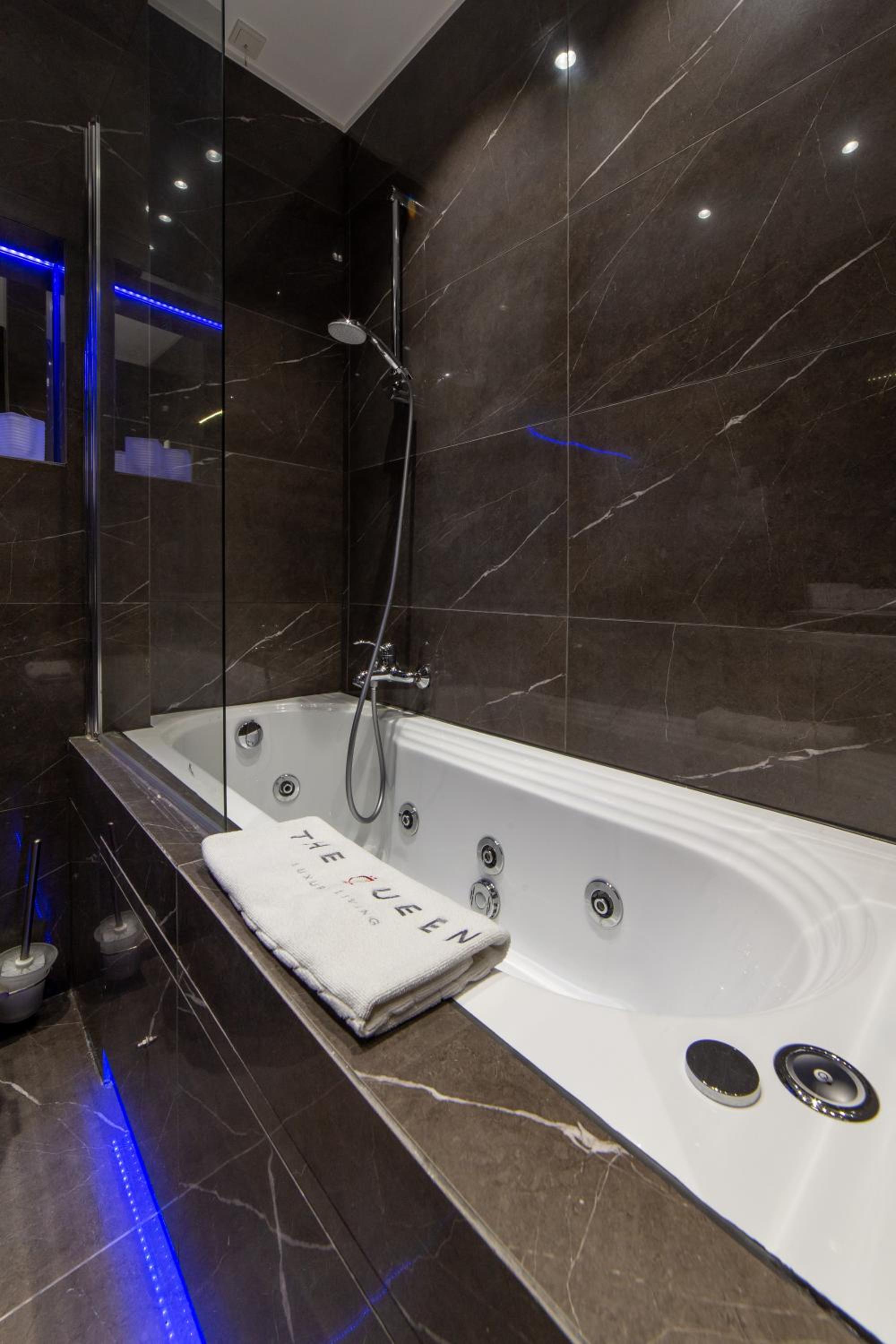 The Queen Luxury Apartments - Villa Carlotta