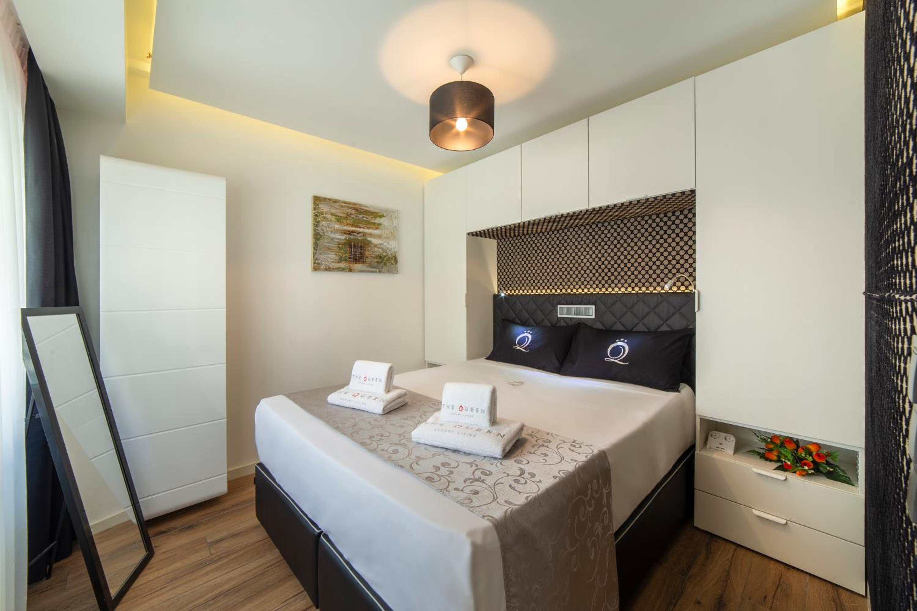 The Queen Luxury Apartments - Villa Carlotta