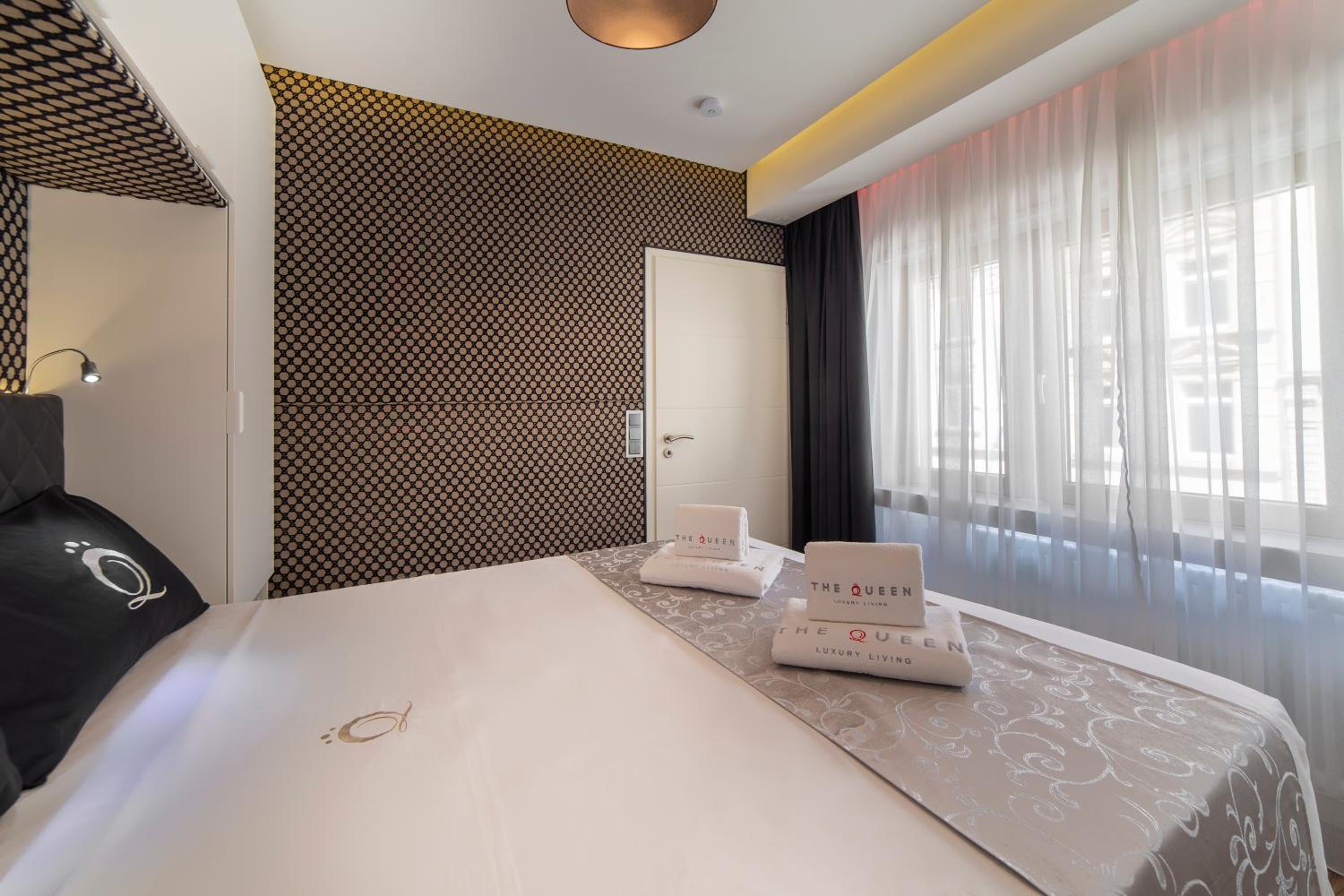 The Queen Luxury Apartments - Villa Carlotta