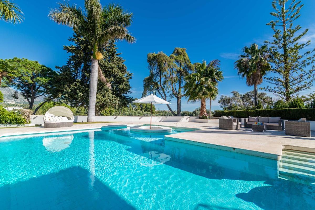 Unique *HIDDEN GEM* Villa - GOLFERS PARADISE ALOHA view 4