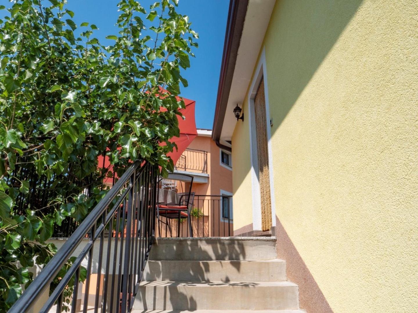 Studio Apartment Gianni view 4