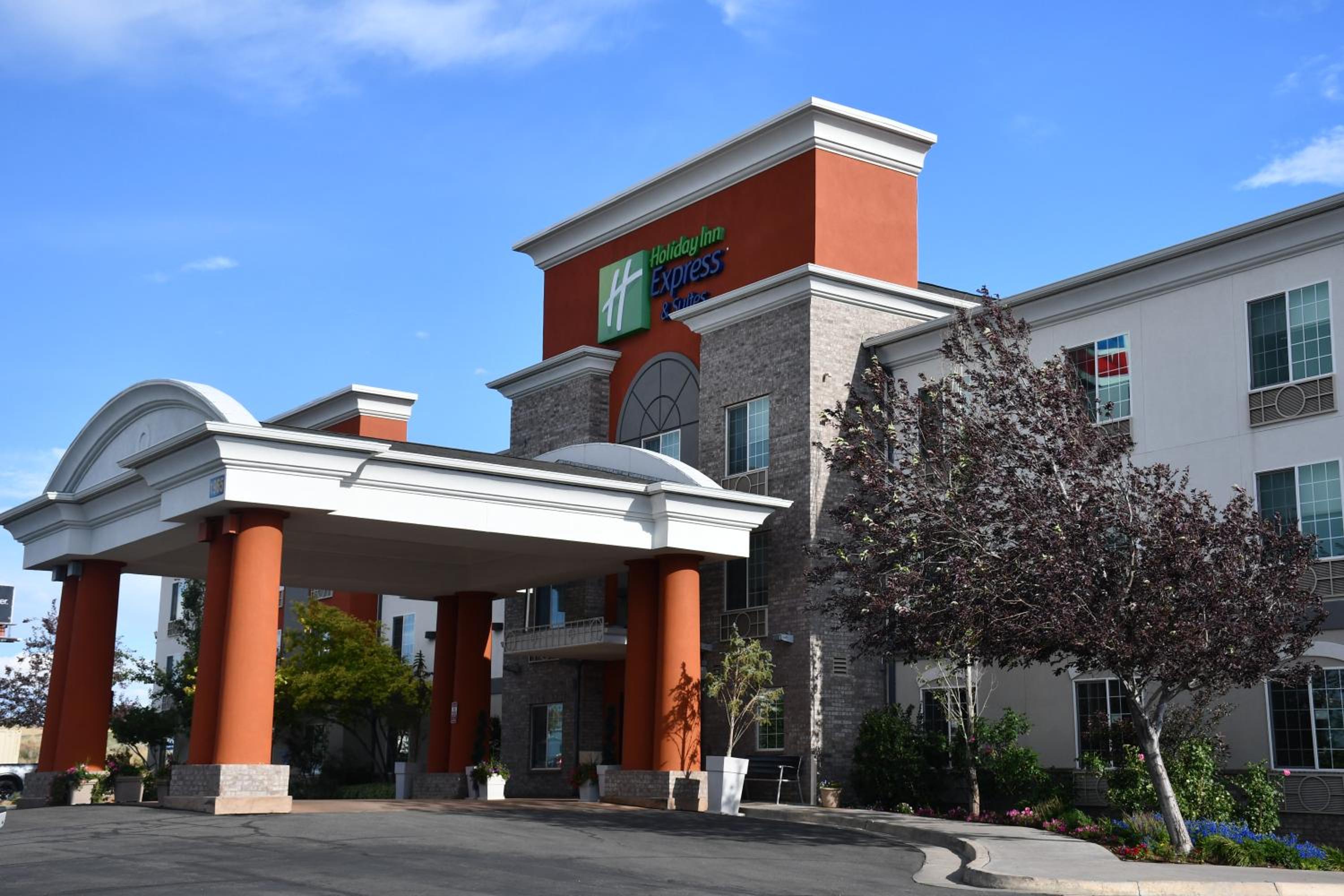 Evanston Vacations - Holiday Inn Express Hotel  Suites Evanston, an IHG Hotel - Property Image 2