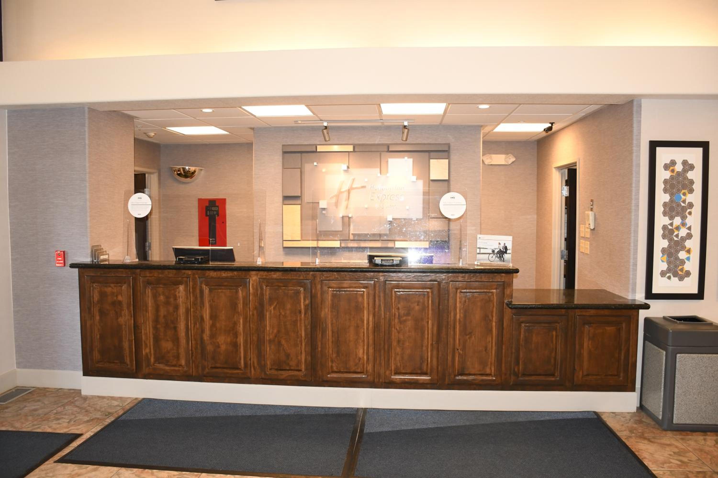 Evanston Vacations - Holiday Inn Express Hotel  Suites Evanston, an IHG Hotel - Property Image 3
