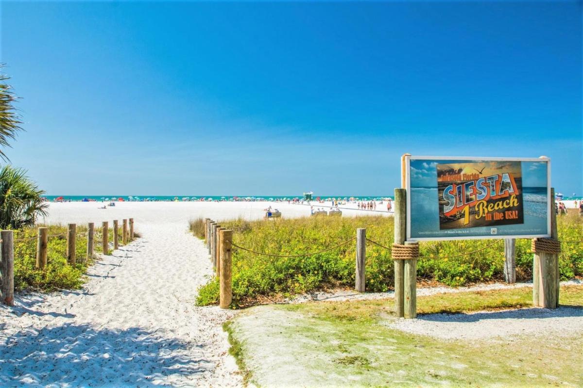 Siesta Beach Cottage, Sleeps 6, Walk to Beach, Stores, & Restaurants