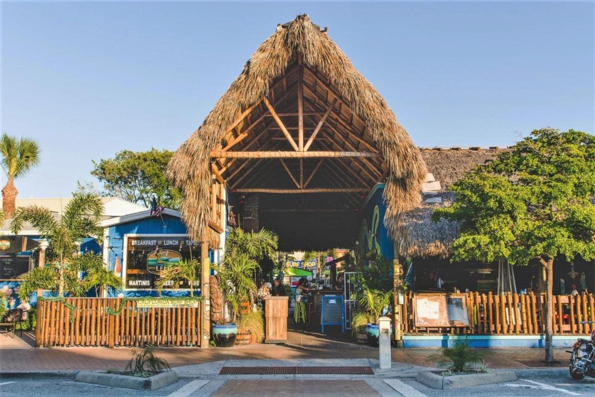 Siesta Beach Cottage, Sleeps 6, Walk to Beach, Stores, & Restaurants