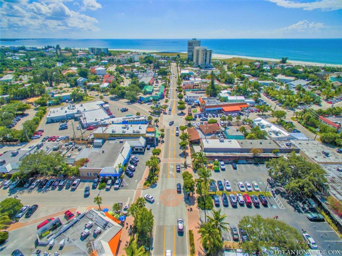 Siesta Beach Cottage, Sleeps 6, Walk to Beach, Stores, & Restaurants