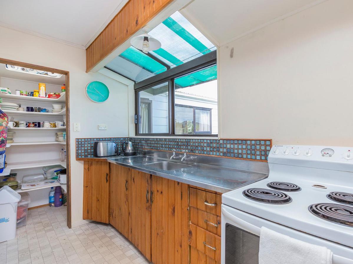 Kiwi Bach at Omaha - Omaha Holiday Home view 4