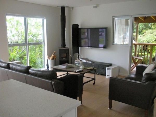 Tiromoana - Mathesons Bay Holiday Home