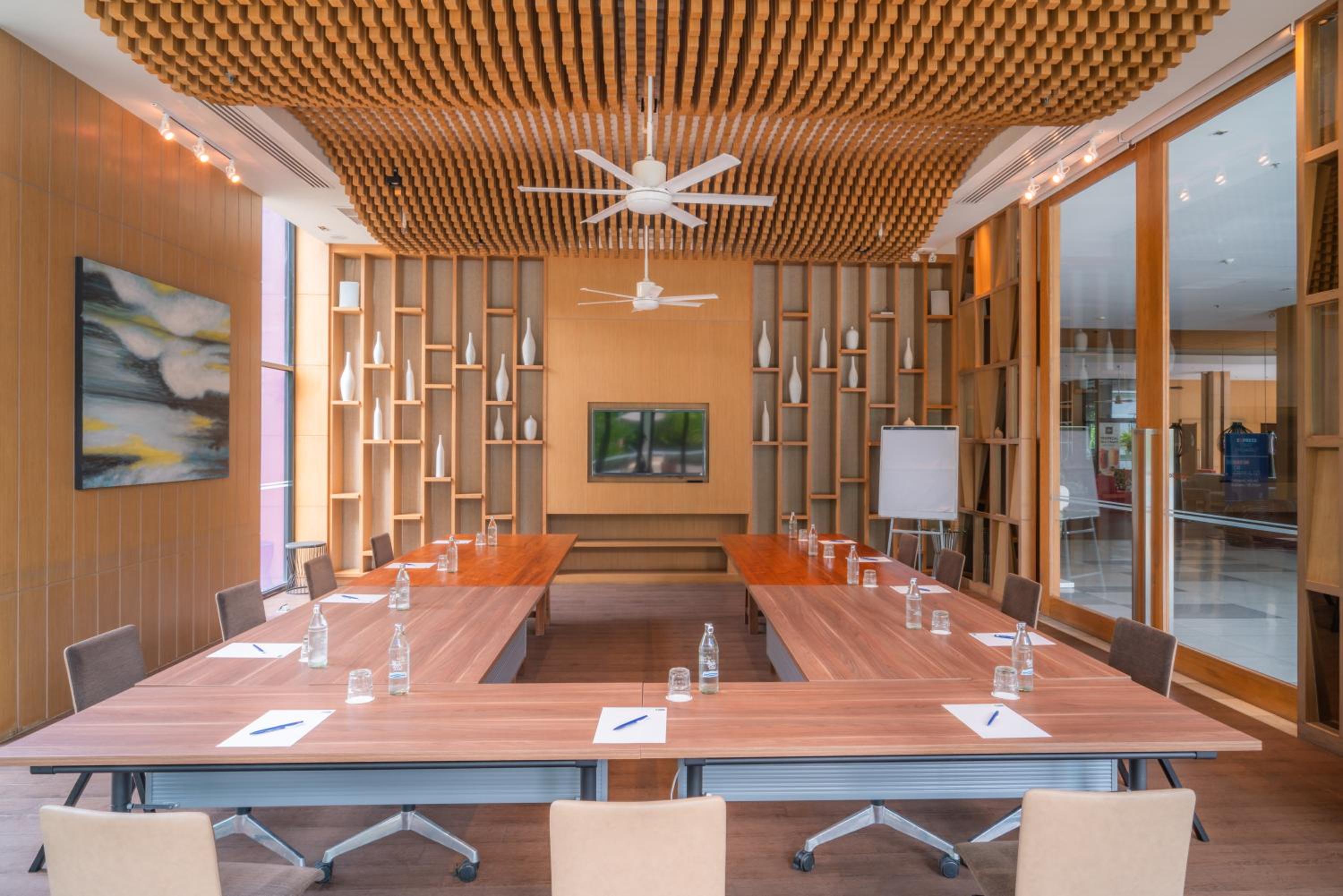 Holiday Inn Express Phuket Patong Beach Central by IHG