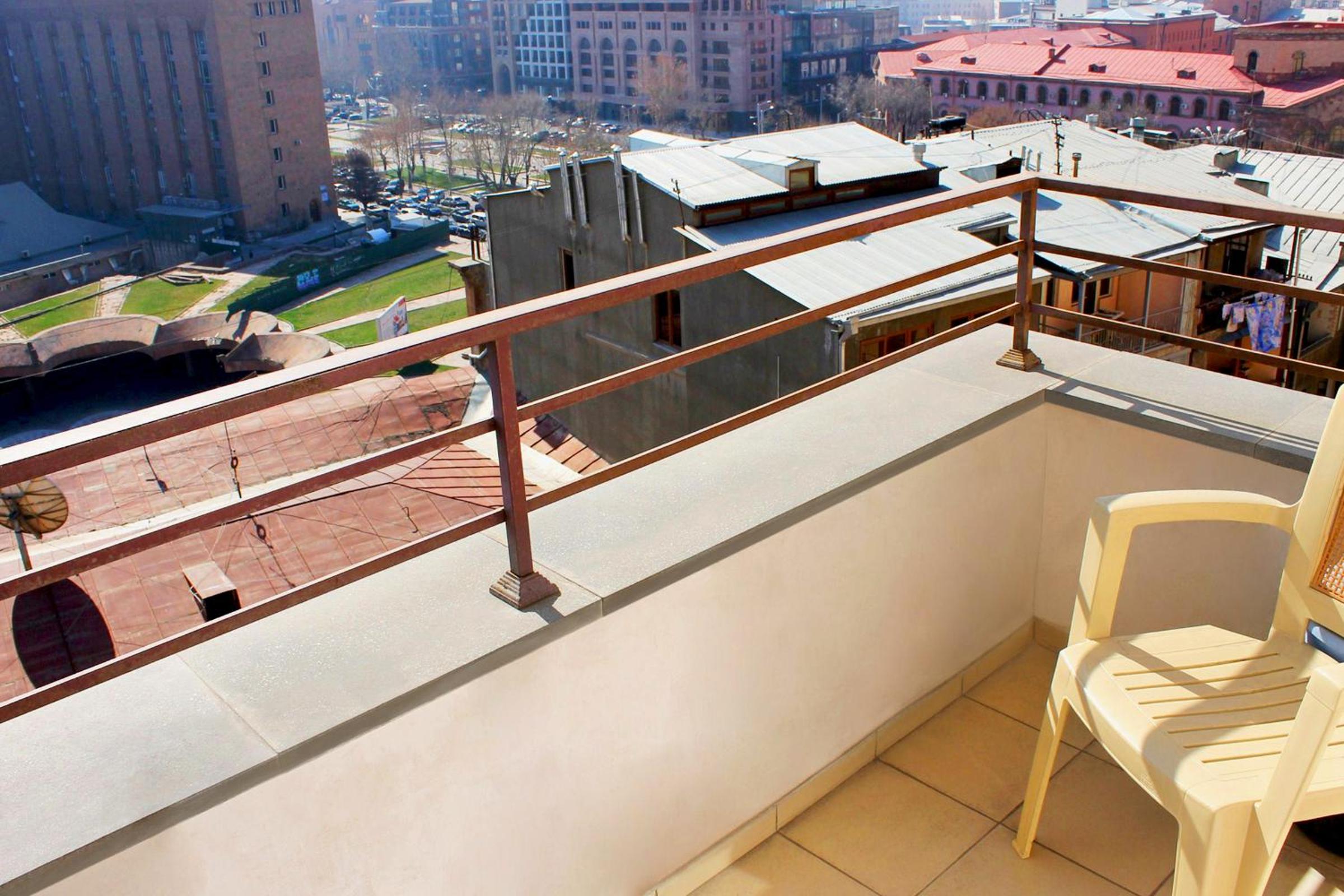 3 Bedroom Apartment in Homey Residence