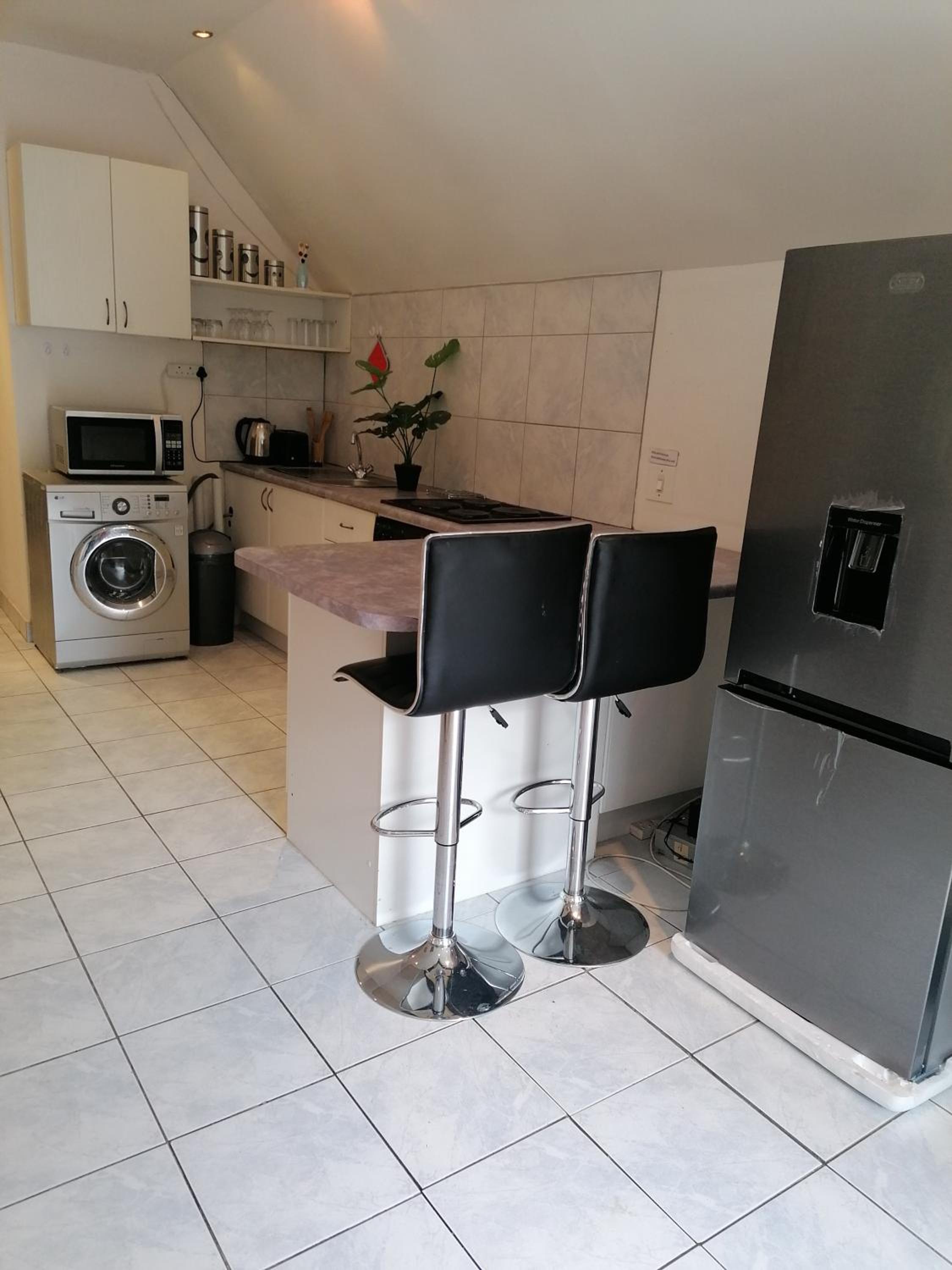 Rural feeling Self Catering Next door to Sandton view 5