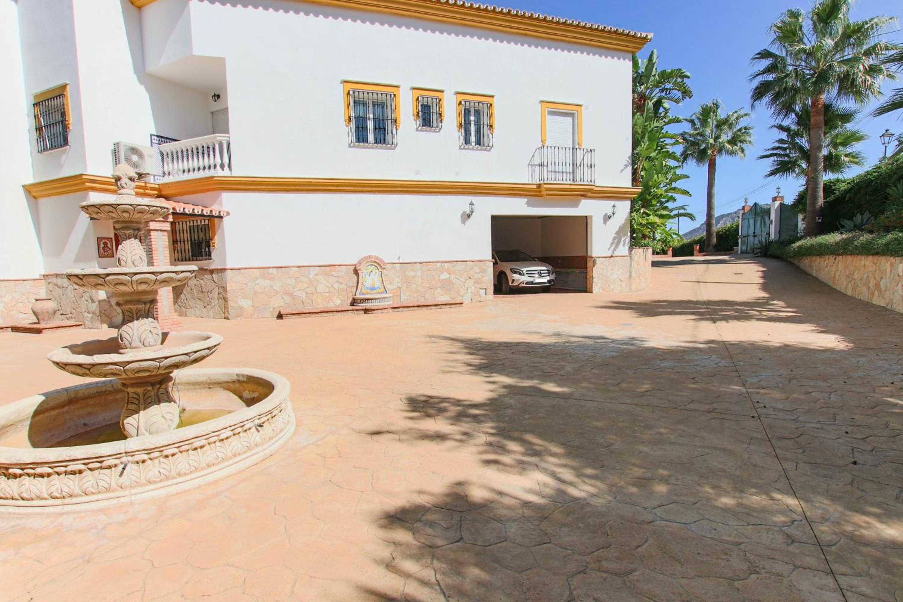 TESS Villa El Oasis