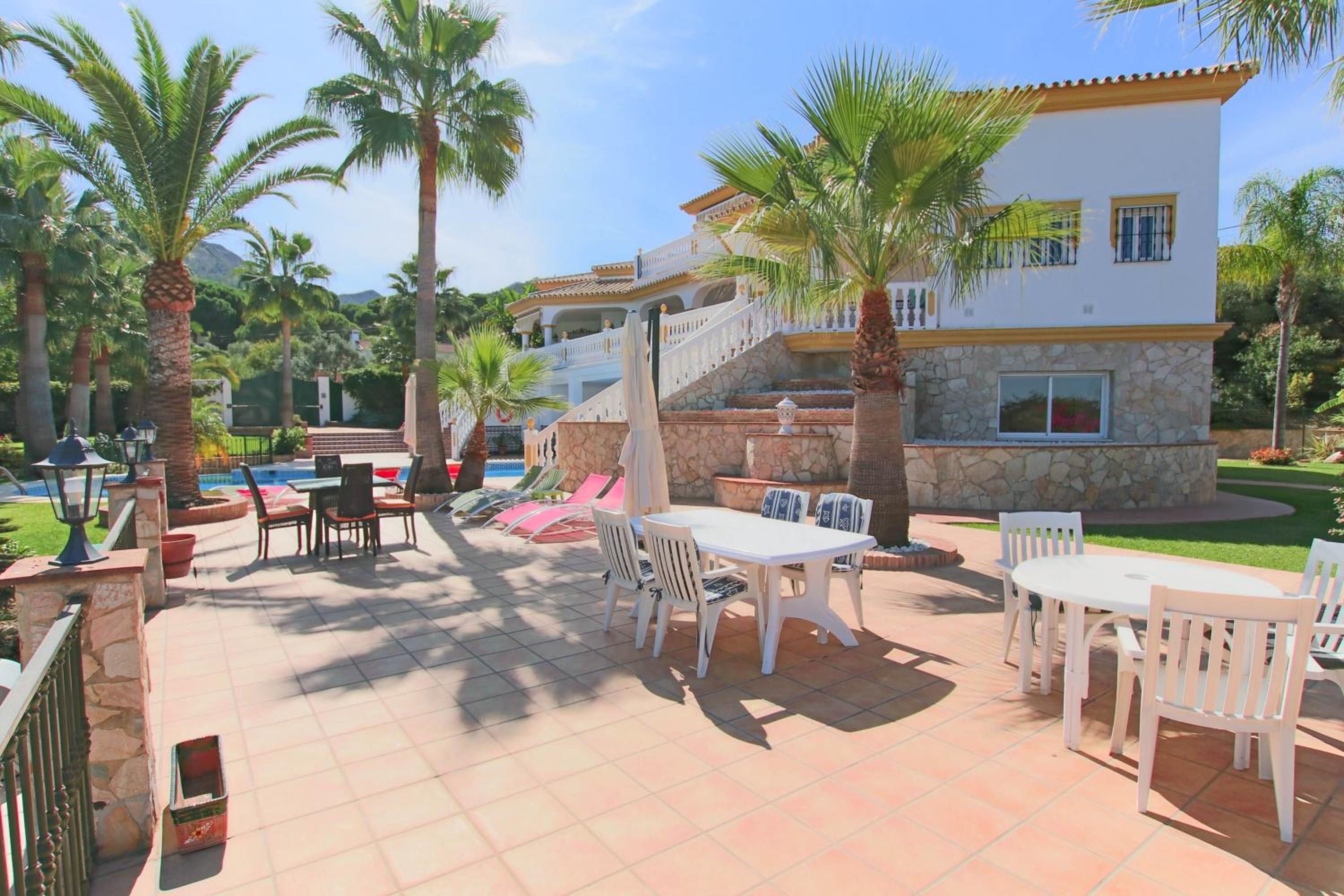 TESS Villa El Oasis