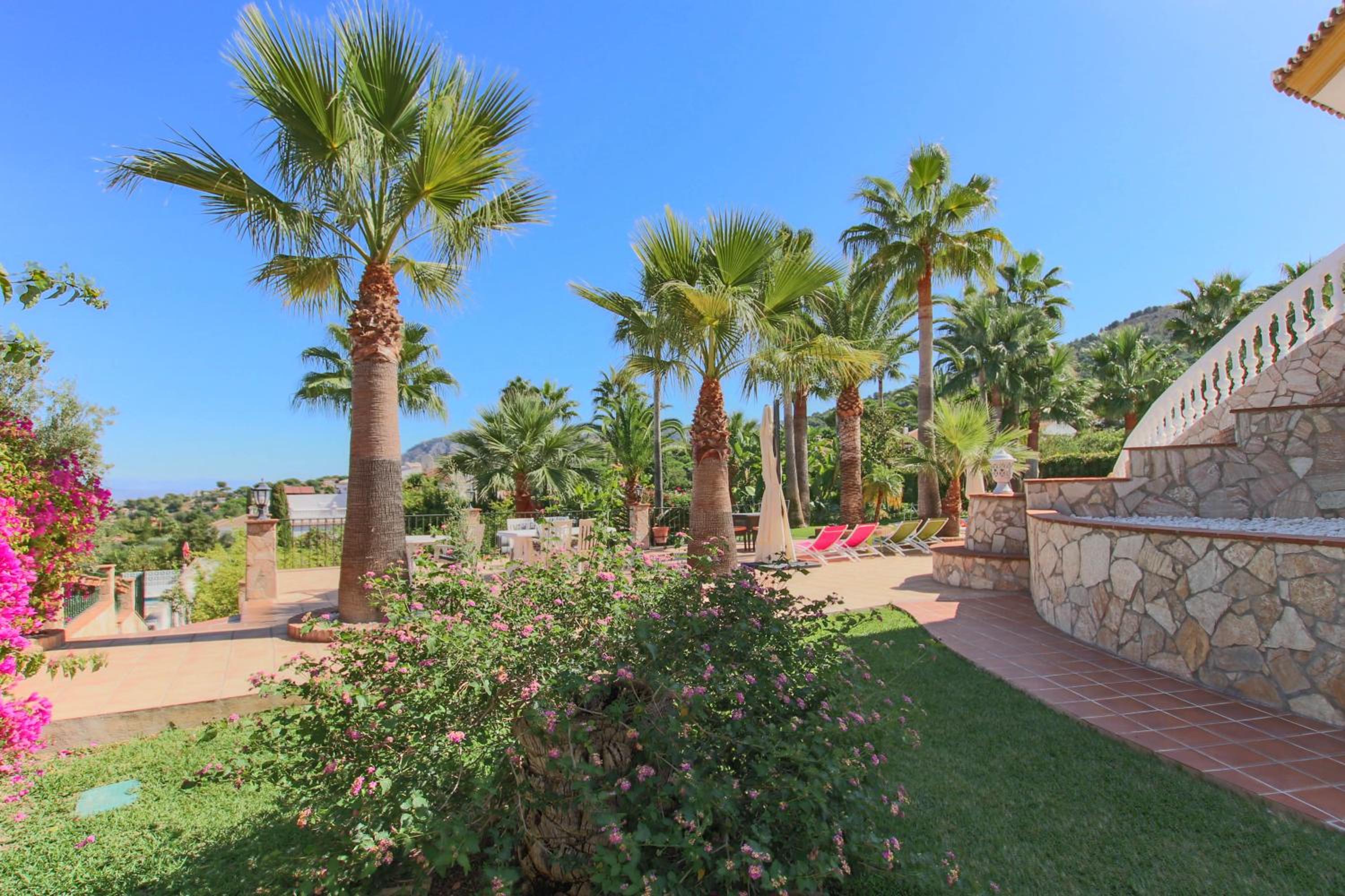 TESS Villa El Oasis