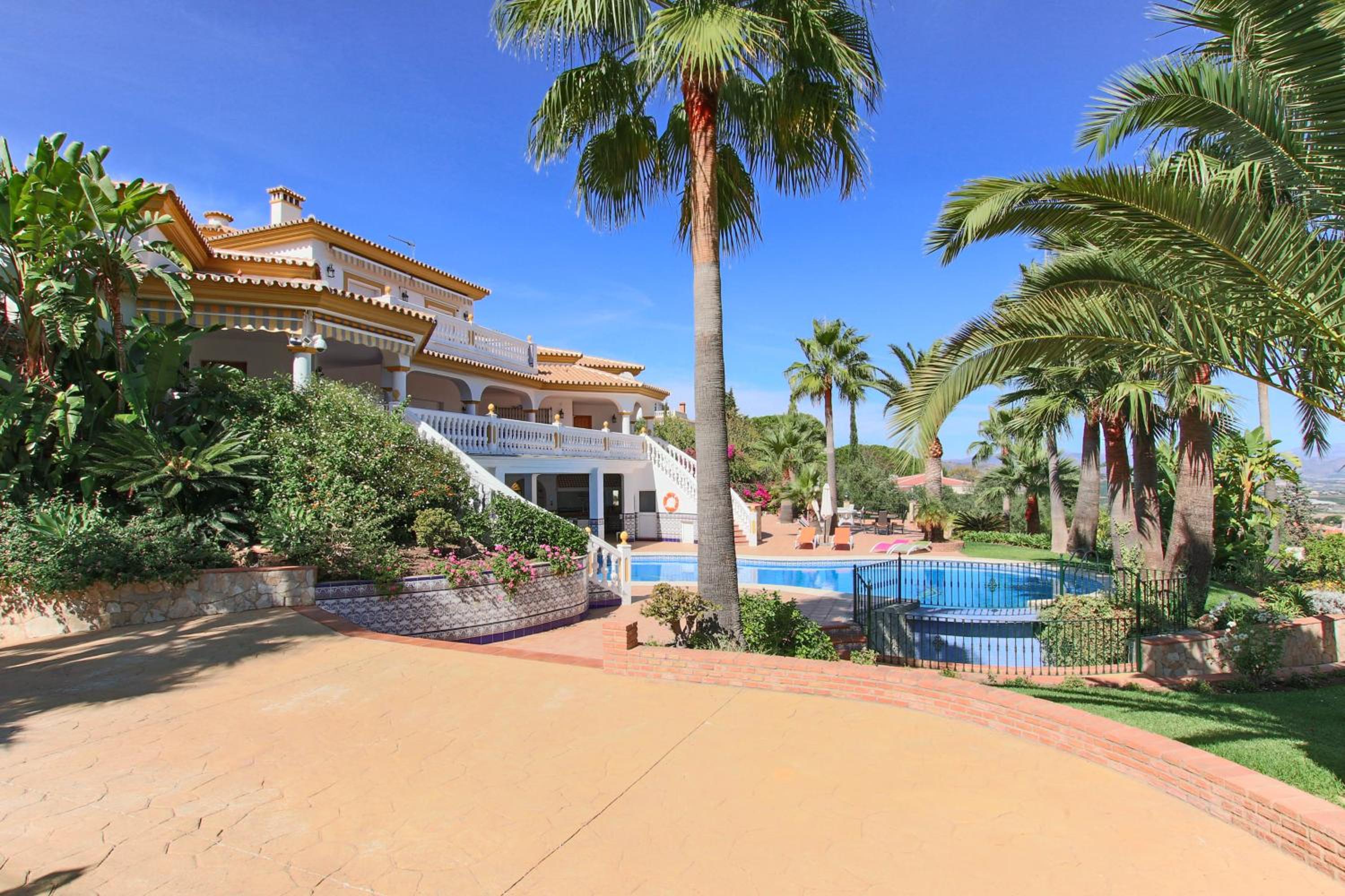 TESS Villa El Oasis