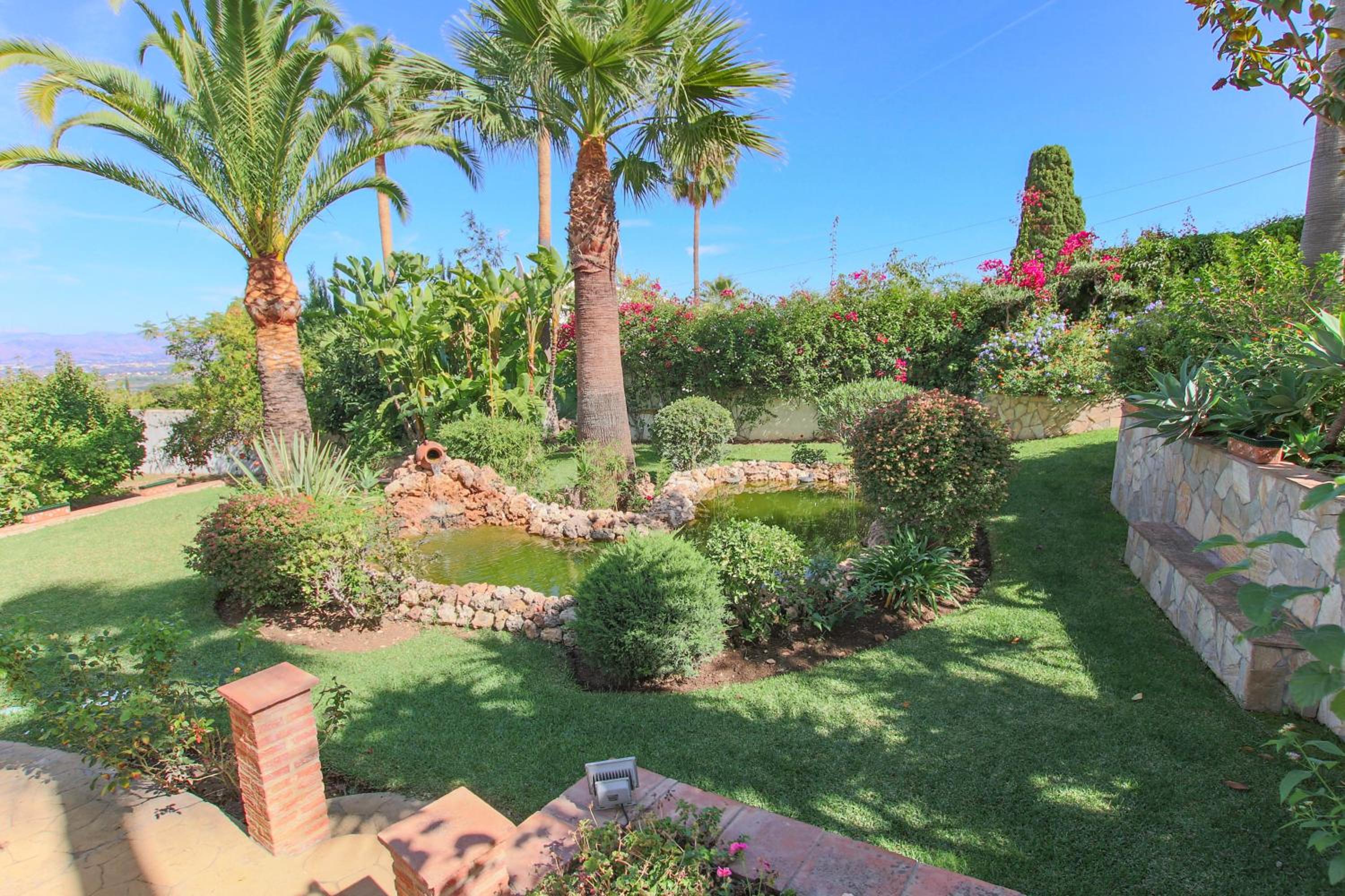 TESS Villa El Oasis
