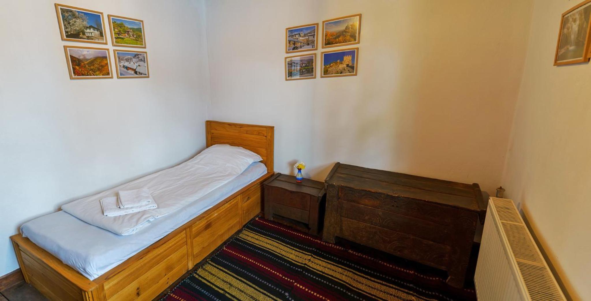 Authentic House with Stunning Mountain View - Karashka